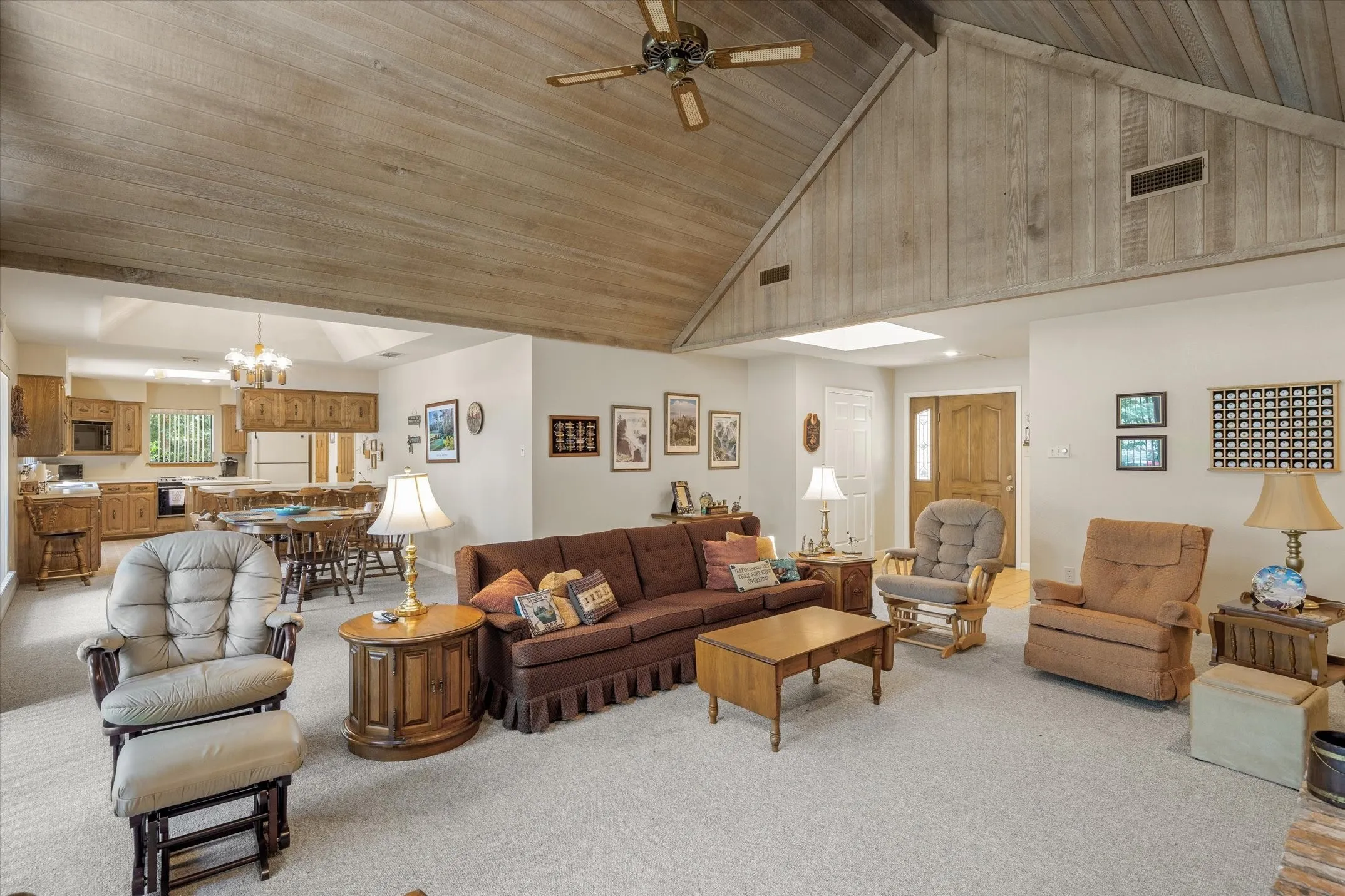 Single Family Residence For Sale in Wood County , 257 Peaceful Woods Trail, Holly Lake Ranch, Texas 75765, 3 Bedroom, 2 Bathroom, 3 Garage spaces, 1,996 Sqft, built in 1985, Preowned, mls#21063913, Real Estate Agent in Holly Lake Ranch, Homes For Sale in Wood county, Homes For Sale in Holly Lake Ranch, Realtor in Holly Lake Ranch Texas, Real Estate Brokerage Independent Realty Texas, Luminita Cordes Realtor