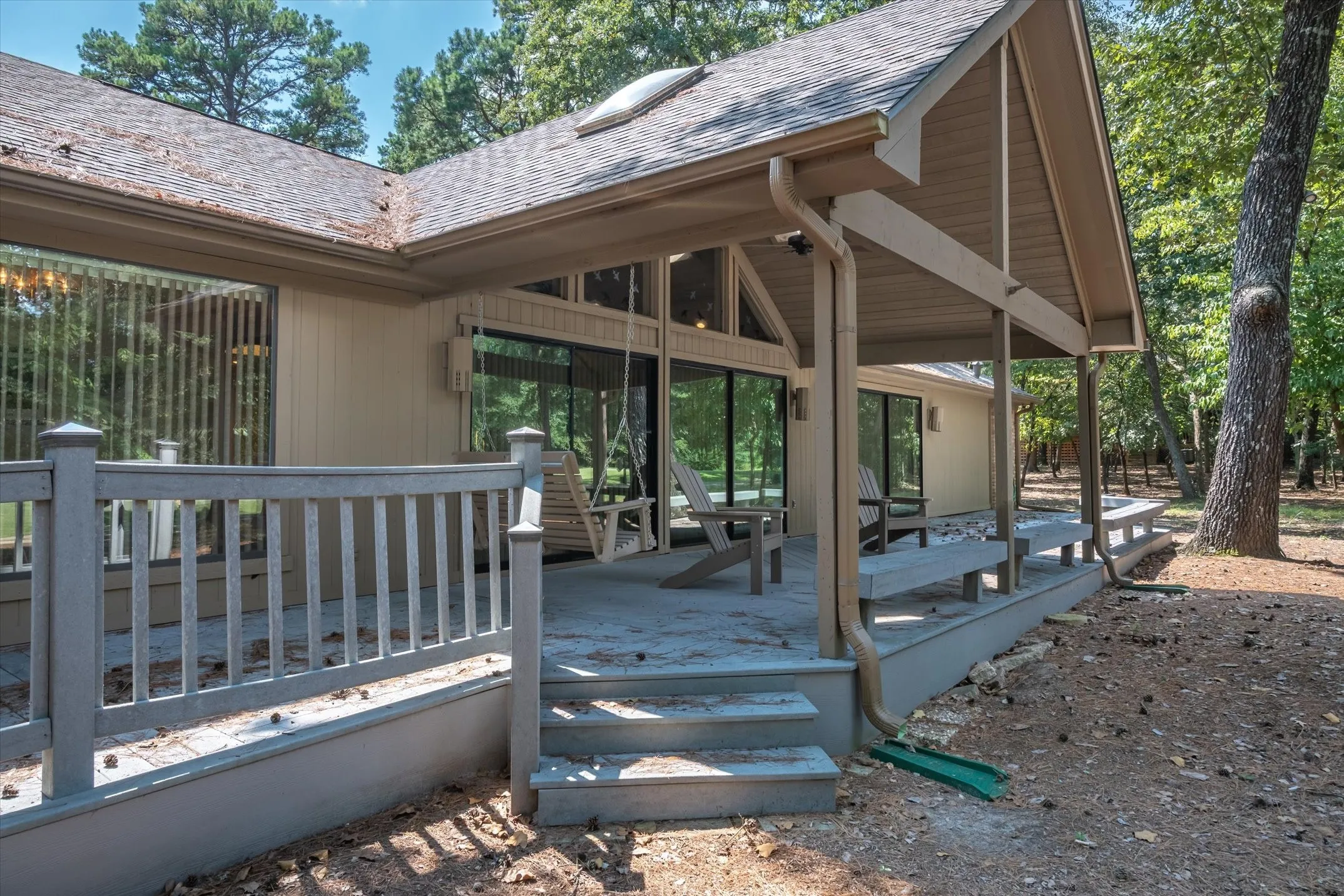 Single Family Residence For Sale in Wood County , 257 Peaceful Woods Trail, Holly Lake Ranch, Texas 75765, 3 Bedroom, 2 Bathroom, 3 Garage spaces, 1,996 Sqft, built in 1985, Preowned, mls#21063913, Real Estate Agent in Holly Lake Ranch, Homes For Sale in Wood county, Homes For Sale in Holly Lake Ranch, Realtor in Holly Lake Ranch Texas, Real Estate Brokerage Independent Realty Texas, Luminita Cordes Realtor