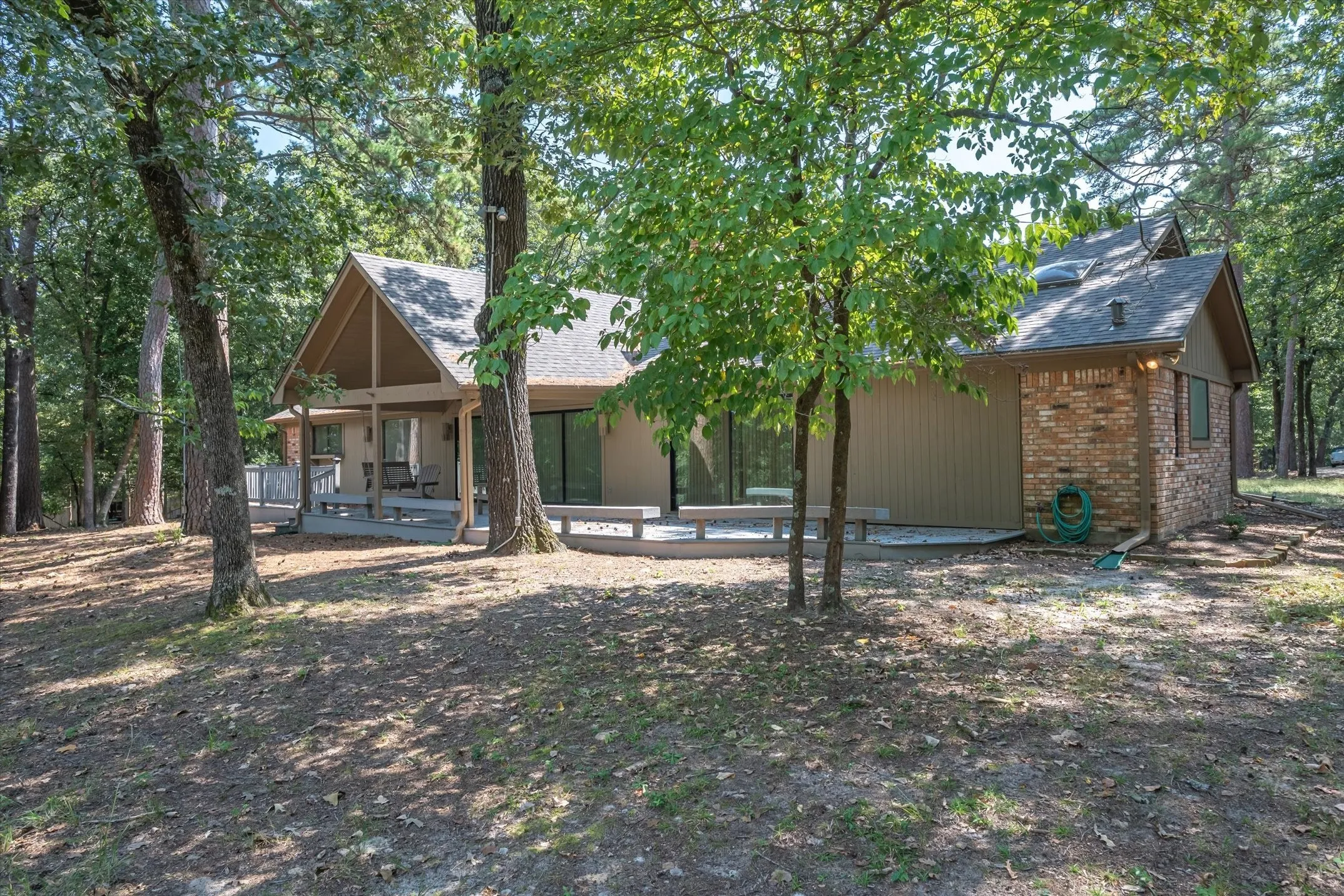 Single Family Residence For Sale in Wood County , 257 Peaceful Woods Trail, Holly Lake Ranch, Texas 75765, 3 Bedroom, 2 Bathroom, 3 Garage spaces, 1,996 Sqft, built in 1985, Preowned, mls#21063913, Real Estate Agent in Holly Lake Ranch, Homes For Sale in Wood county, Homes For Sale in Holly Lake Ranch, Realtor in Holly Lake Ranch Texas, Real Estate Brokerage Independent Realty Texas, Luminita Cordes Realtor