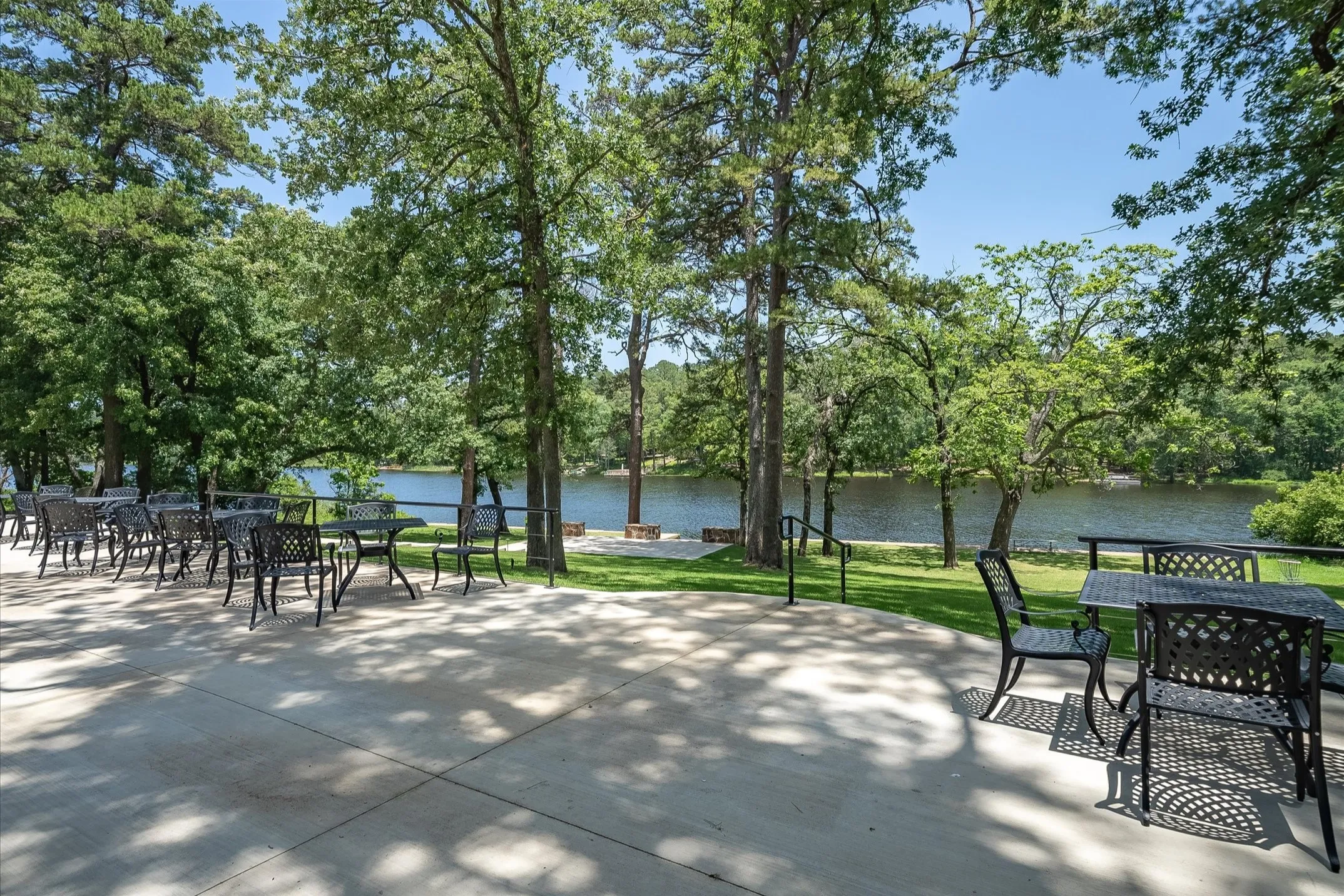 Single Family Residence For Sale in Wood County , 257 Peaceful Woods Trail, Holly Lake Ranch, Texas 75765, 3 Bedroom, 2 Bathroom, 3 Garage spaces, 1,996 Sqft, built in 1985, Preowned, mls#21063913, Real Estate Agent in Holly Lake Ranch, Homes For Sale in Wood county, Homes For Sale in Holly Lake Ranch, Realtor in Holly Lake Ranch Texas, Real Estate Brokerage Independent Realty Texas, Luminita Cordes Realtor