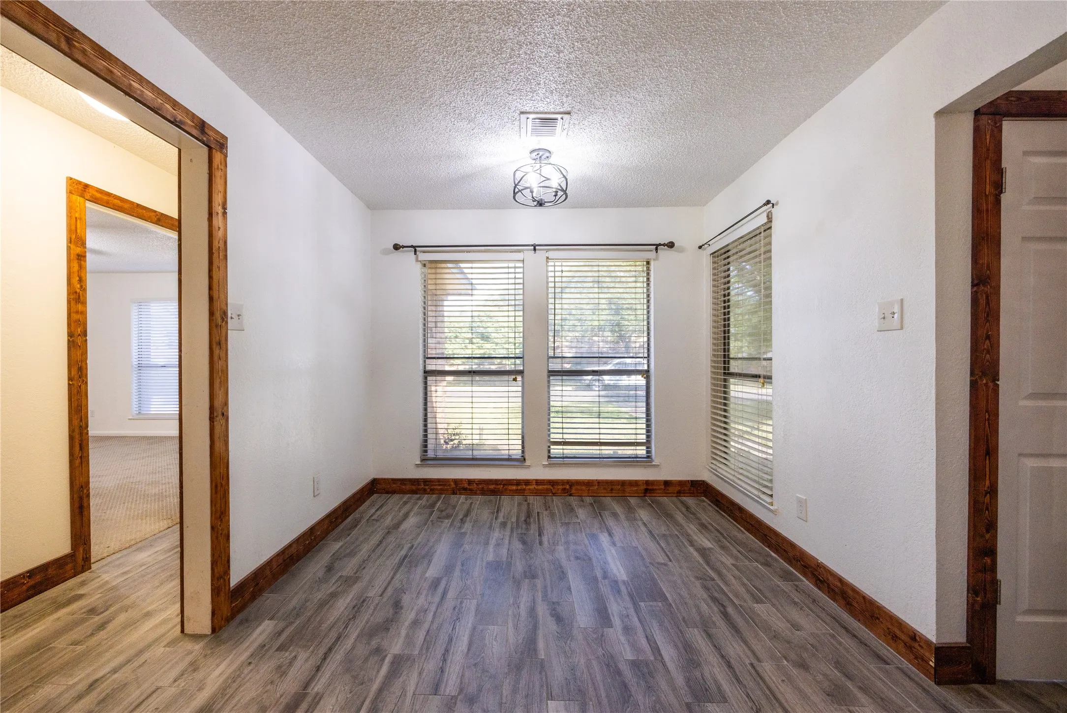 Single Family Residence For Sale in Mc Lennan County , 640 Ivy Ann Drive, Woodway, Texas 76712, 4 Bedroom, 3 Bathroom, 2 Garage spaces, 2,623 Sqft, built in 1974, mls#21072538, Real Estate Agent in Woodway, Homes For Sale in Mc Lennan county, Homes For Sale in Woodway, Realtor in Woodway Texas, Real Estate Brokerage Independent Realty Texas, Luminita Cordes Realtor