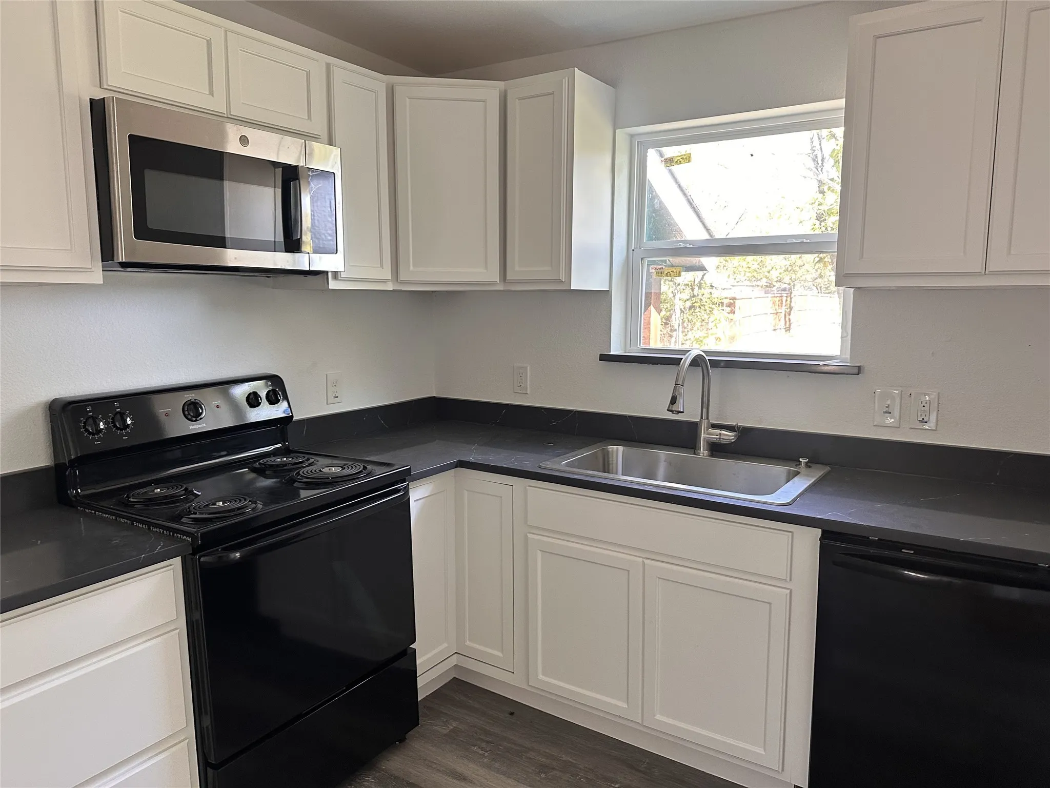 Single Family Residence For Sale in Kaufman County , 824 N Virginia Street, Terrell, Texas 75160, 3 Bedroom, 1 Bathroom, Garage spaces, 1,128 Sqft, built in 1926, mls#21072764, Real Estate Agent in Terrell, Homes For Sale in Kaufman county, Homes For Sale in Terrell, Realtor in Terrell Texas, Real Estate Brokerage Independent Realty Texas, Luminita Cordes Realtor