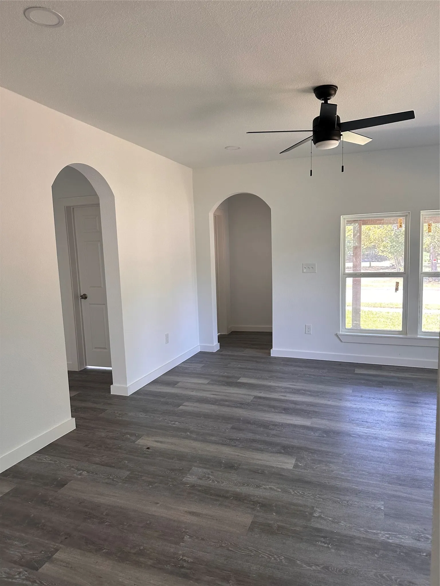 Single Family Residence For Sale in Kaufman County , 824 N Virginia Street, Terrell, Texas 75160, 3 Bedroom, 1 Bathroom, Garage spaces, 1,128 Sqft, built in 1926, mls#21072764, Real Estate Agent in Terrell, Homes For Sale in Kaufman county, Homes For Sale in Terrell, Realtor in Terrell Texas, Real Estate Brokerage Independent Realty Texas, Luminita Cordes Realtor