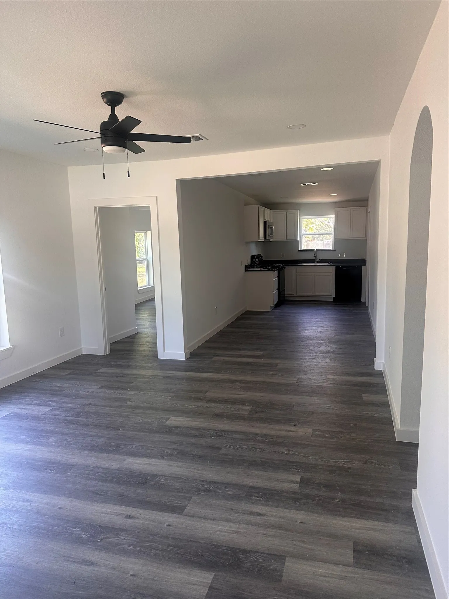Single Family Residence For Sale in Kaufman County , 824 N Virginia Street, Terrell, Texas 75160, 3 Bedroom, 1 Bathroom, Garage spaces, 1,128 Sqft, built in 1926, mls#21072764, Real Estate Agent in Terrell, Homes For Sale in Kaufman county, Homes For Sale in Terrell, Realtor in Terrell Texas, Real Estate Brokerage Independent Realty Texas, Luminita Cordes Realtor