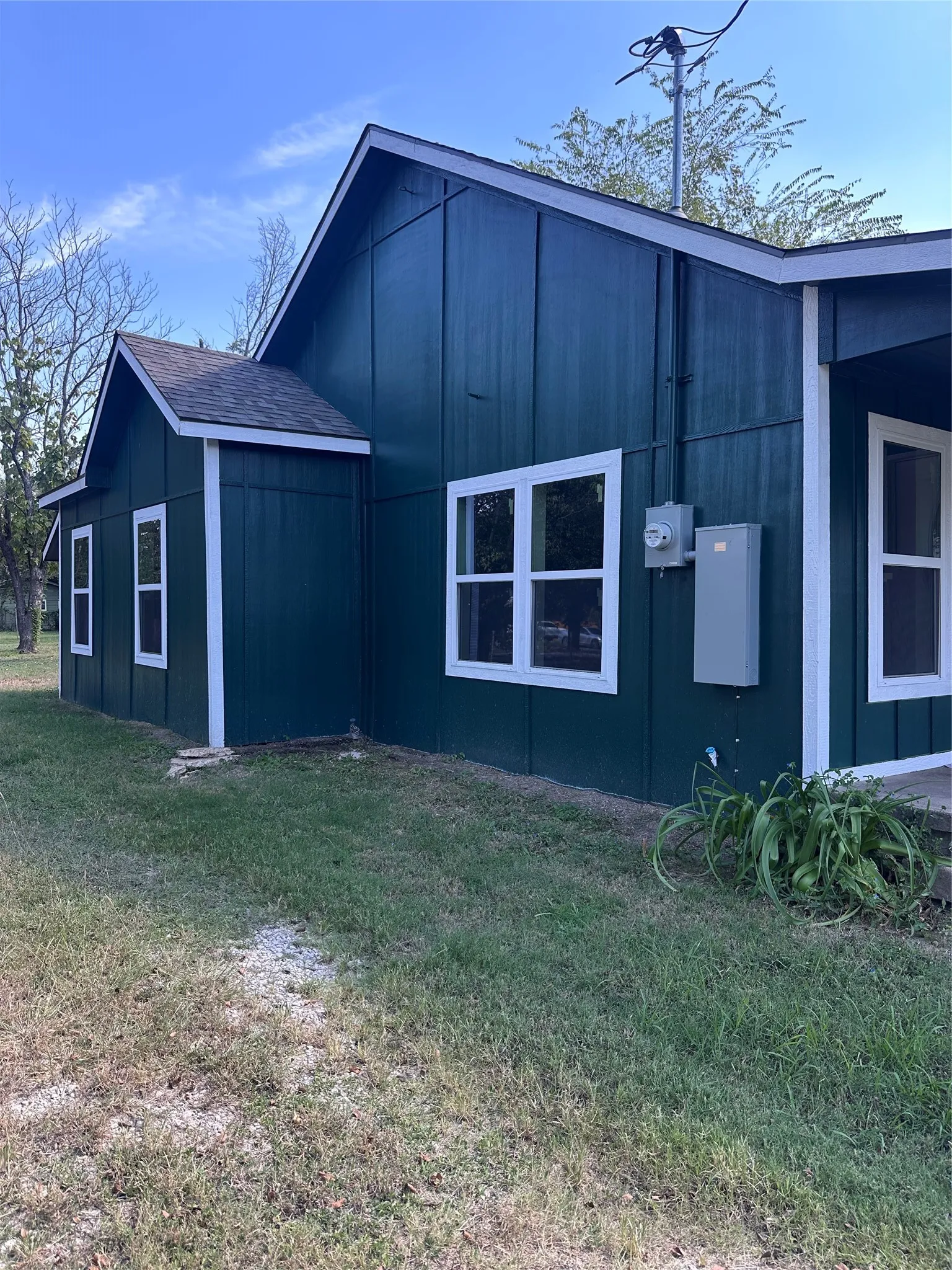 Single Family Residence For Sale in Kaufman County , 824 N Virginia Street, Terrell, Texas 75160, 3 Bedroom, 1 Bathroom, Garage spaces, 1,128 Sqft, built in 1926, mls#21072764, Real Estate Agent in Terrell, Homes For Sale in Kaufman county, Homes For Sale in Terrell, Realtor in Terrell Texas, Real Estate Brokerage Independent Realty Texas, Luminita Cordes Realtor