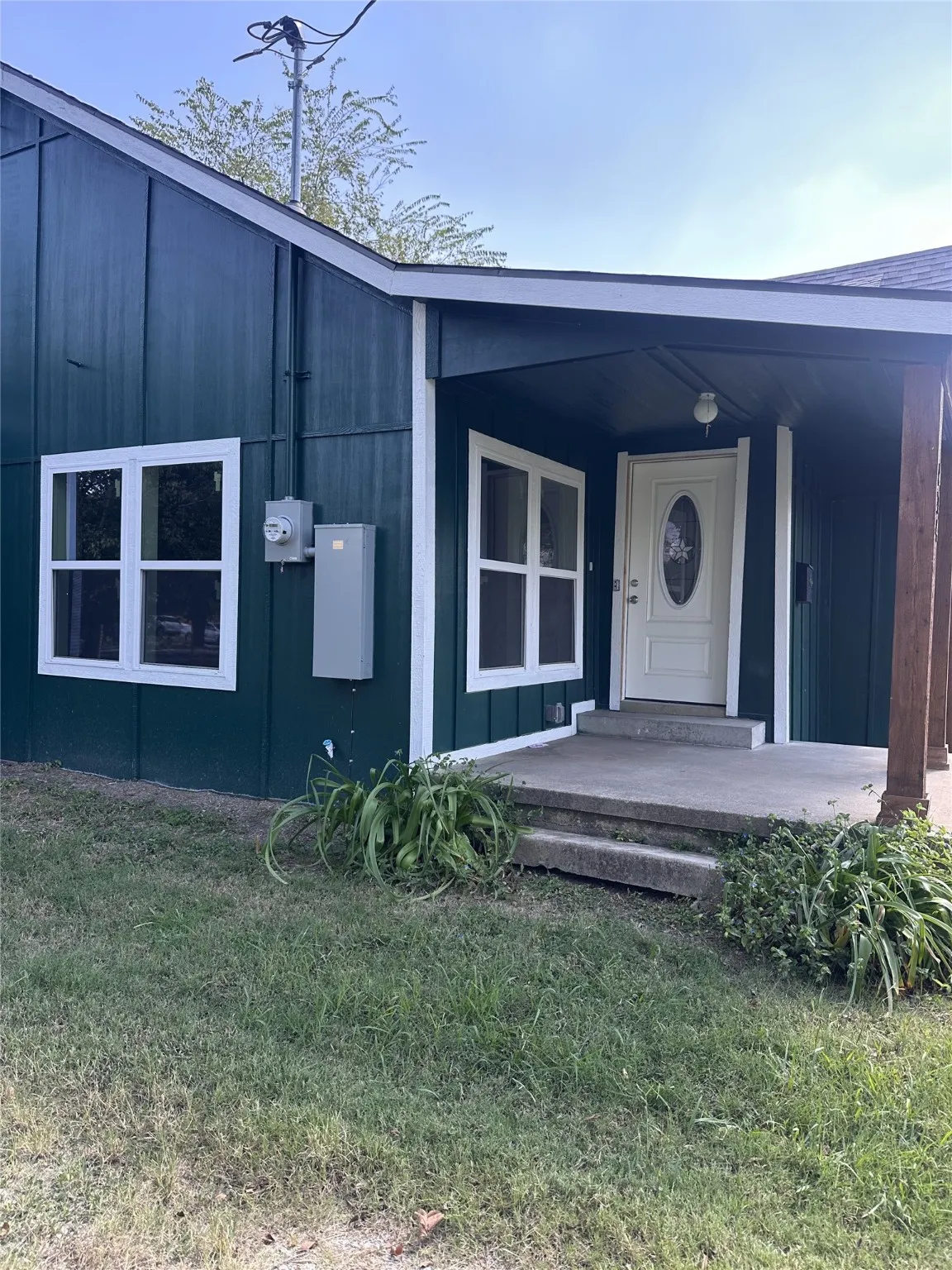 Single Family Residence For Sale in Kaufman County , 824 N Virginia Street, Terrell, Texas 75160, 3 Bedroom, 1 Bathroom, Garage spaces, 1,128 Sqft, built in 1926, mls#21072764, Real Estate Agent in Terrell, Homes For Sale in Kaufman county, Homes For Sale in Terrell, Realtor in Terrell Texas, Real Estate Brokerage Independent Realty Texas, Luminita Cordes Realtor