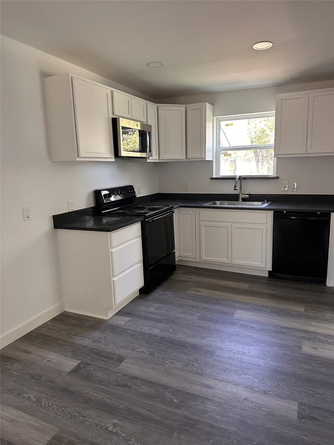 Single Family Residence For Sale in Kaufman County , 824 N Virginia Street, Terrell, Texas 75160, 3 Bedroom, 1 Bathroom, Garage spaces, 1,128 Sqft, built in 1926, mls#21072764, Real Estate Agent in Terrell, Homes For Sale in Kaufman county, Homes For Sale in Terrell, Realtor in Terrell Texas, Real Estate Brokerage Independent Realty Texas, Luminita Cordes Realtor