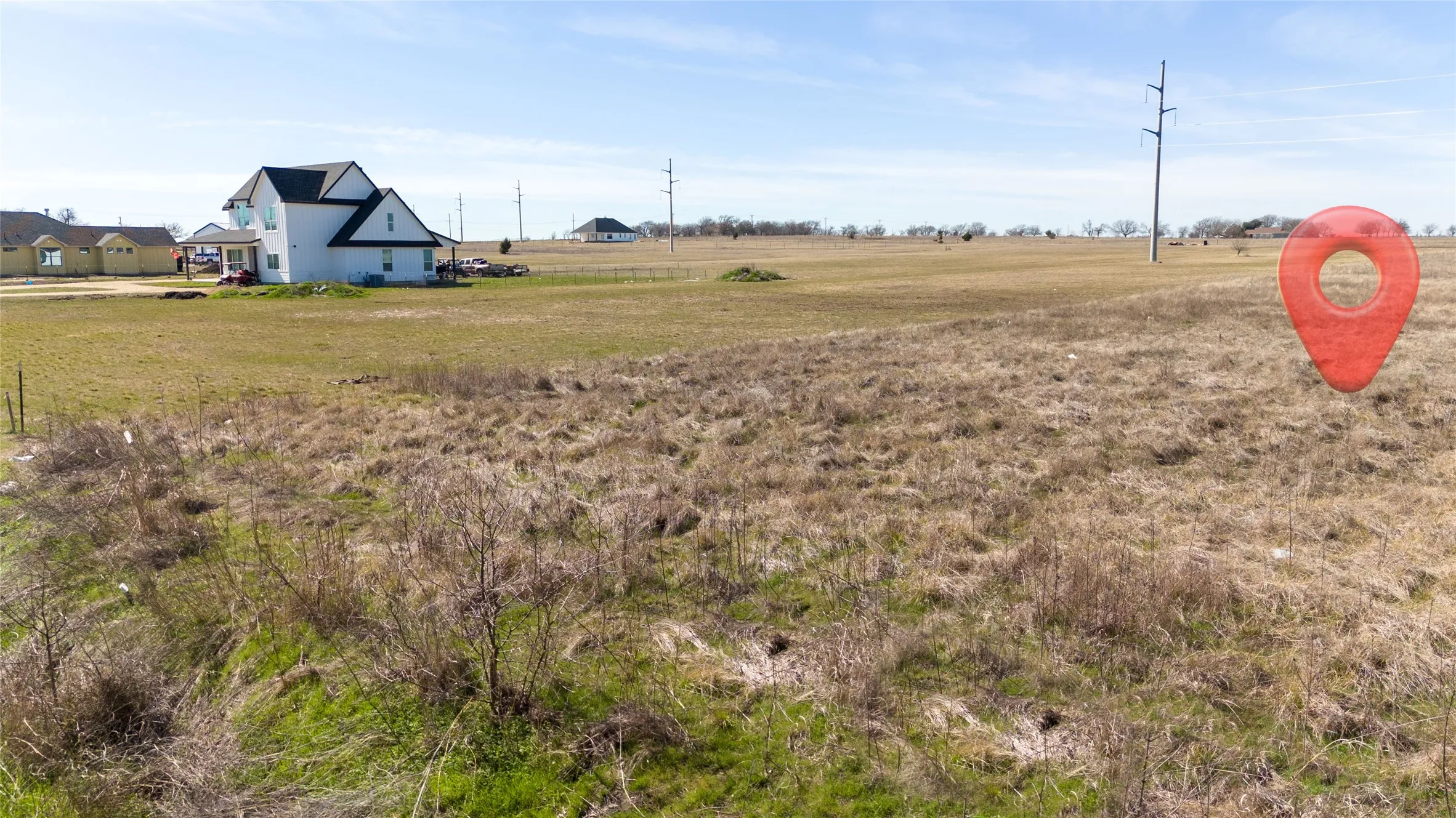 View of grassy yard featuring a rural view