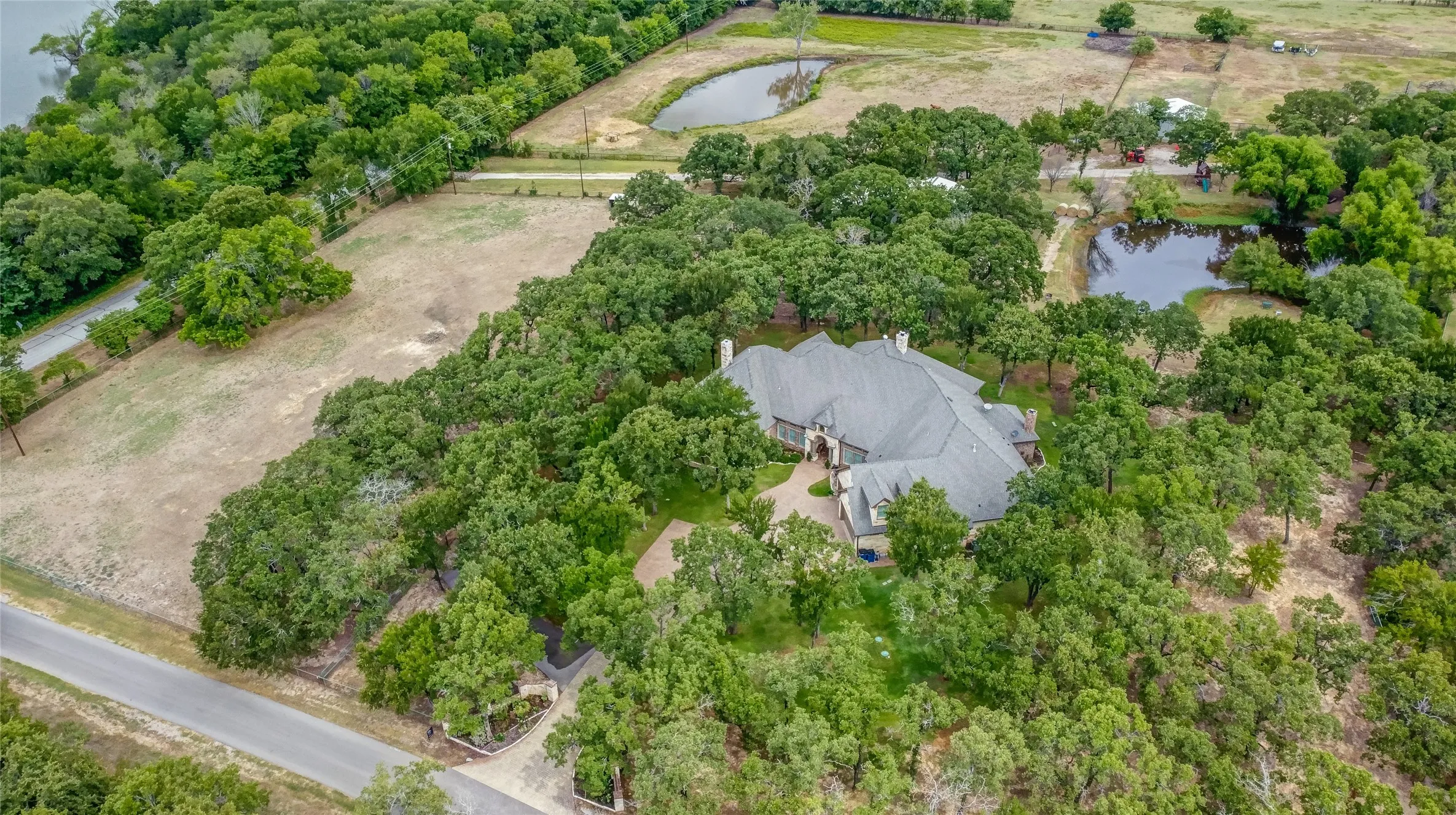 Single Family Residence For Sale in Denton County , 6565 Rockridge Trail, Aubrey, Texas 76227, 4 Bedroom, 6 Bathroom, 3 Garage spaces, 6,595 Sqft, built in 2010, mls#21073173, Real Estate Agent in Aubrey, Homes For Sale in Denton county, Homes For Sale in Aubrey, Realtor in Aubrey Texas, Real Estate Brokerage Independent Realty Texas, Luminita Cordes Realtor