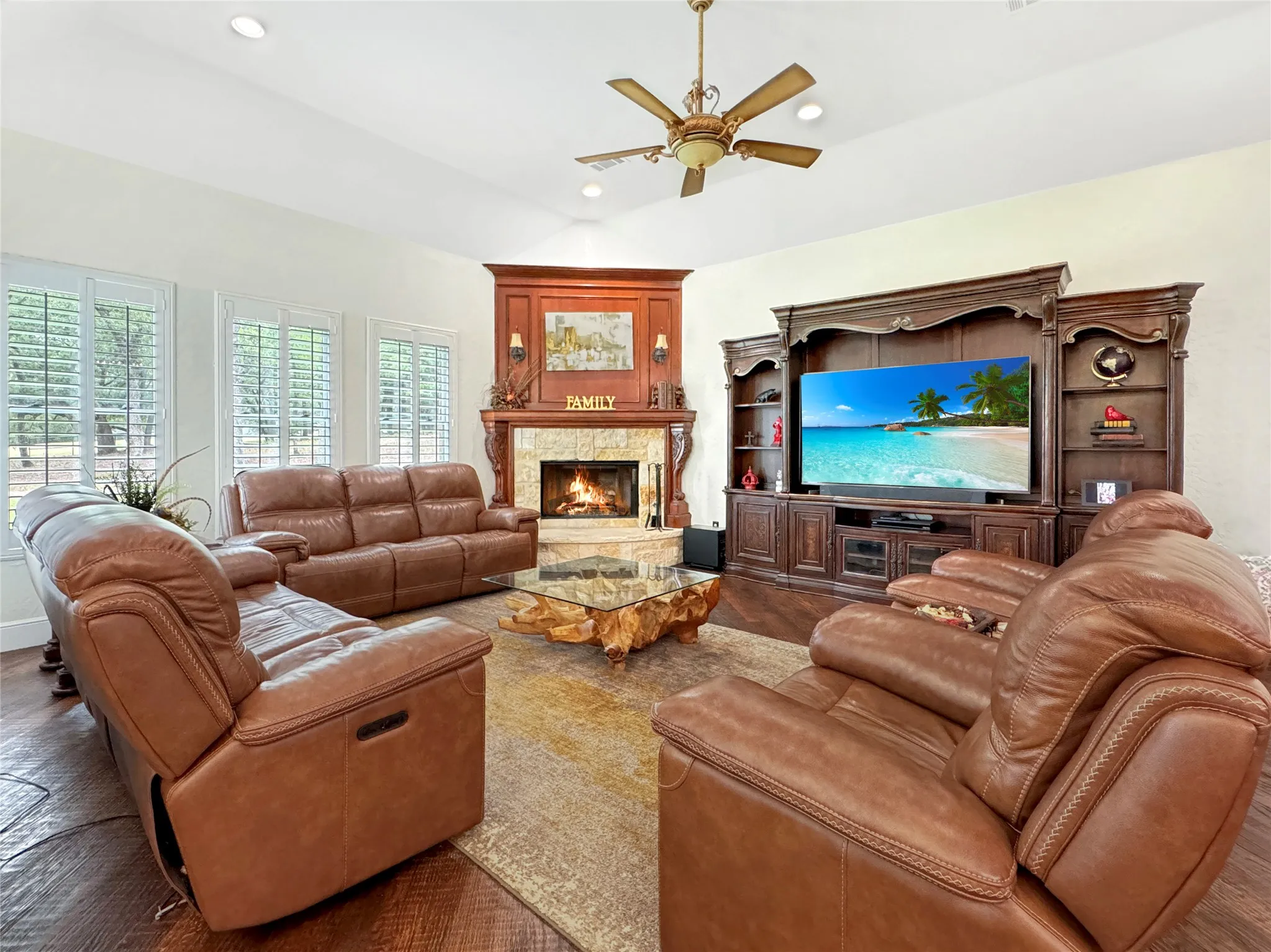 Single Family Residence For Sale in Denton County , 6565 Rockridge Trail, Aubrey, Texas 76227, 4 Bedroom, 6 Bathroom, 3 Garage spaces, 6,595 Sqft, built in 2010, mls#21073173, Real Estate Agent in Aubrey, Homes For Sale in Denton county, Homes For Sale in Aubrey, Realtor in Aubrey Texas, Real Estate Brokerage Independent Realty Texas, Luminita Cordes Realtor