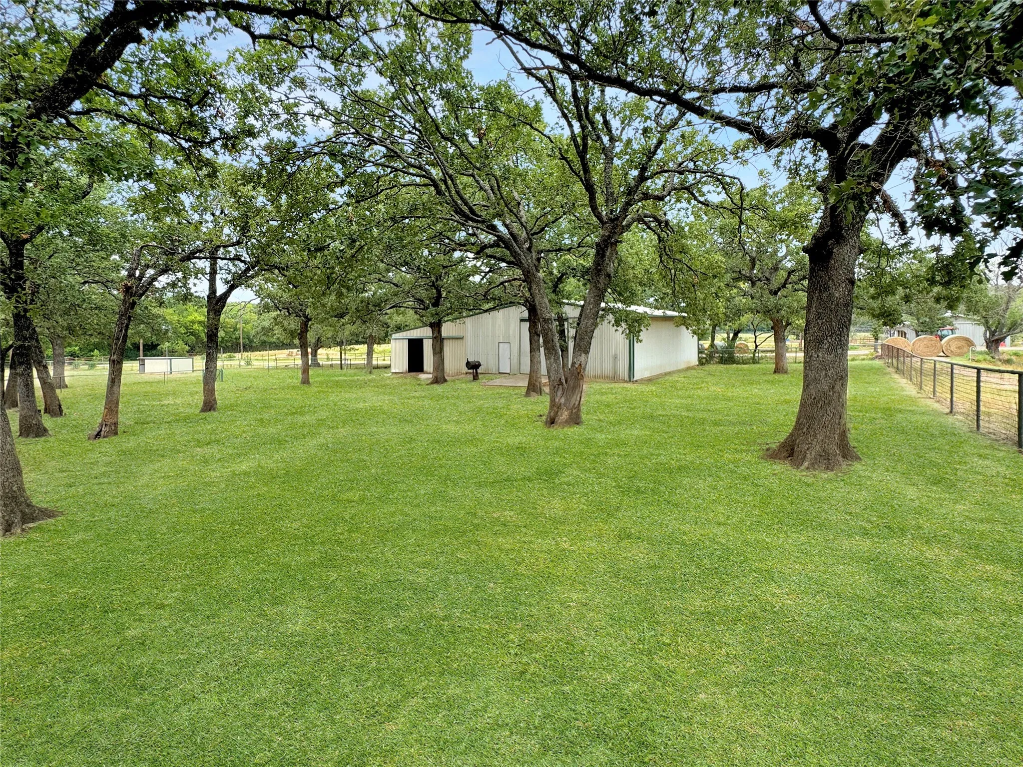 Single Family Residence For Sale in Denton County , 6565 Rockridge Trail, Aubrey, Texas 76227, 4 Bedroom, 6 Bathroom, 3 Garage spaces, 6,595 Sqft, built in 2010, mls#21073173, Real Estate Agent in Aubrey, Homes For Sale in Denton county, Homes For Sale in Aubrey, Realtor in Aubrey Texas, Real Estate Brokerage Independent Realty Texas, Luminita Cordes Realtor
