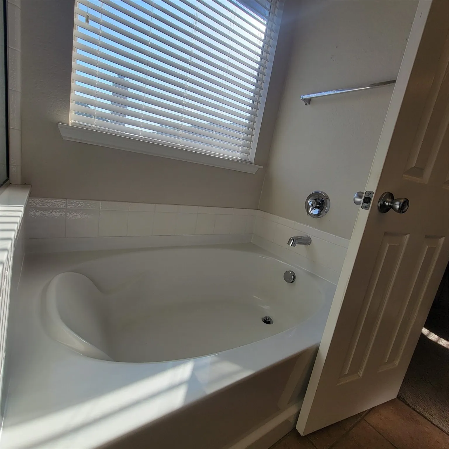 Master Ensuite Soaker Tub