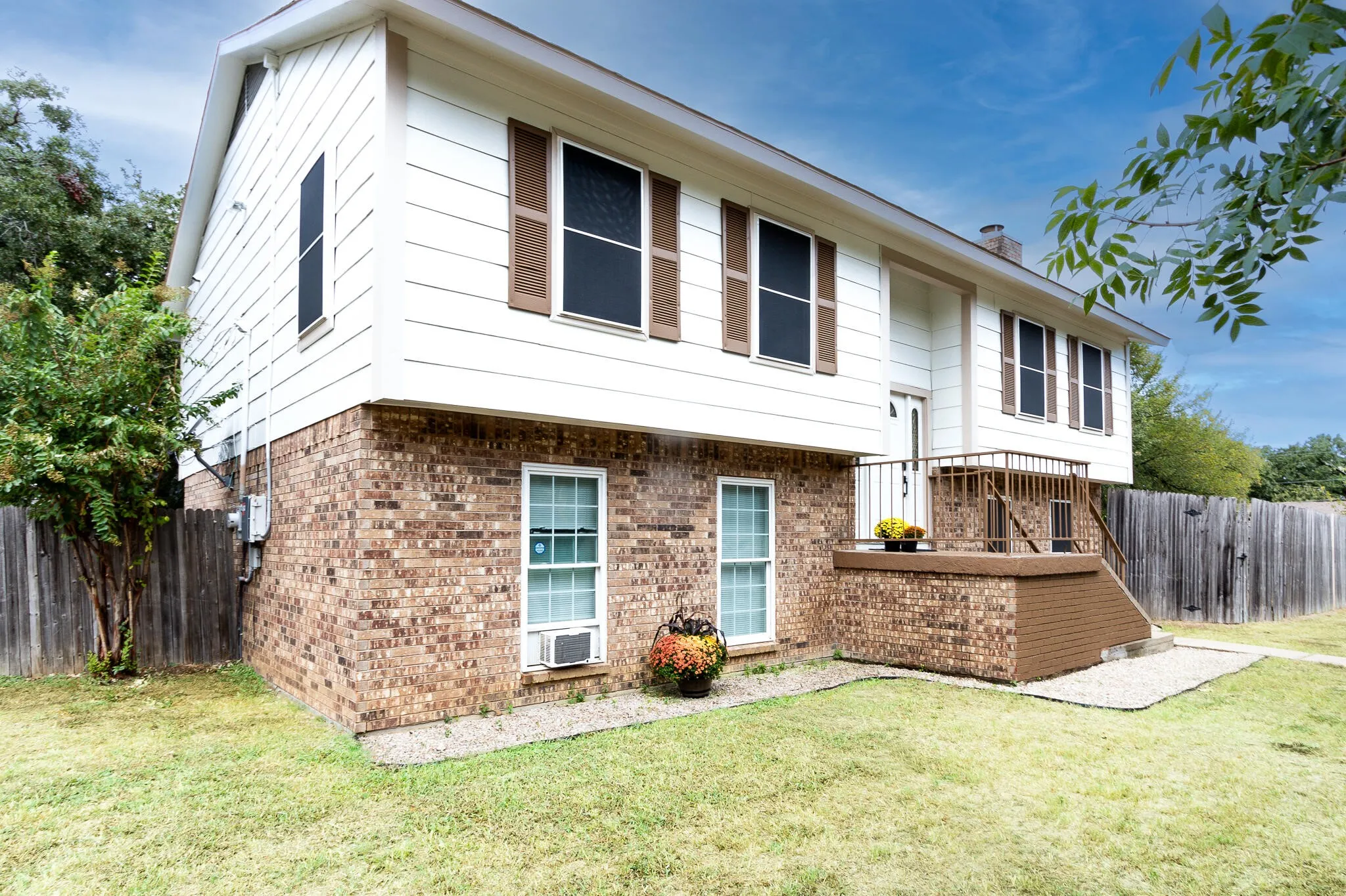 Single Family Residence For Sale in Tarrant County , 5000 Bama Drive, Arlington, Texas 76017, 4 Bedroom, 2 Bathroom, 2 Garage spaces, 2,117 Sqft, built in 1980, mls#21073225, Real Estate Agent in Arlington, Homes For Sale in Tarrant county, Homes For Sale in Arlington, Realtor in Arlington Texas, Real Estate Brokerage Independent Realty Texas, Luminita Cordes Realtor