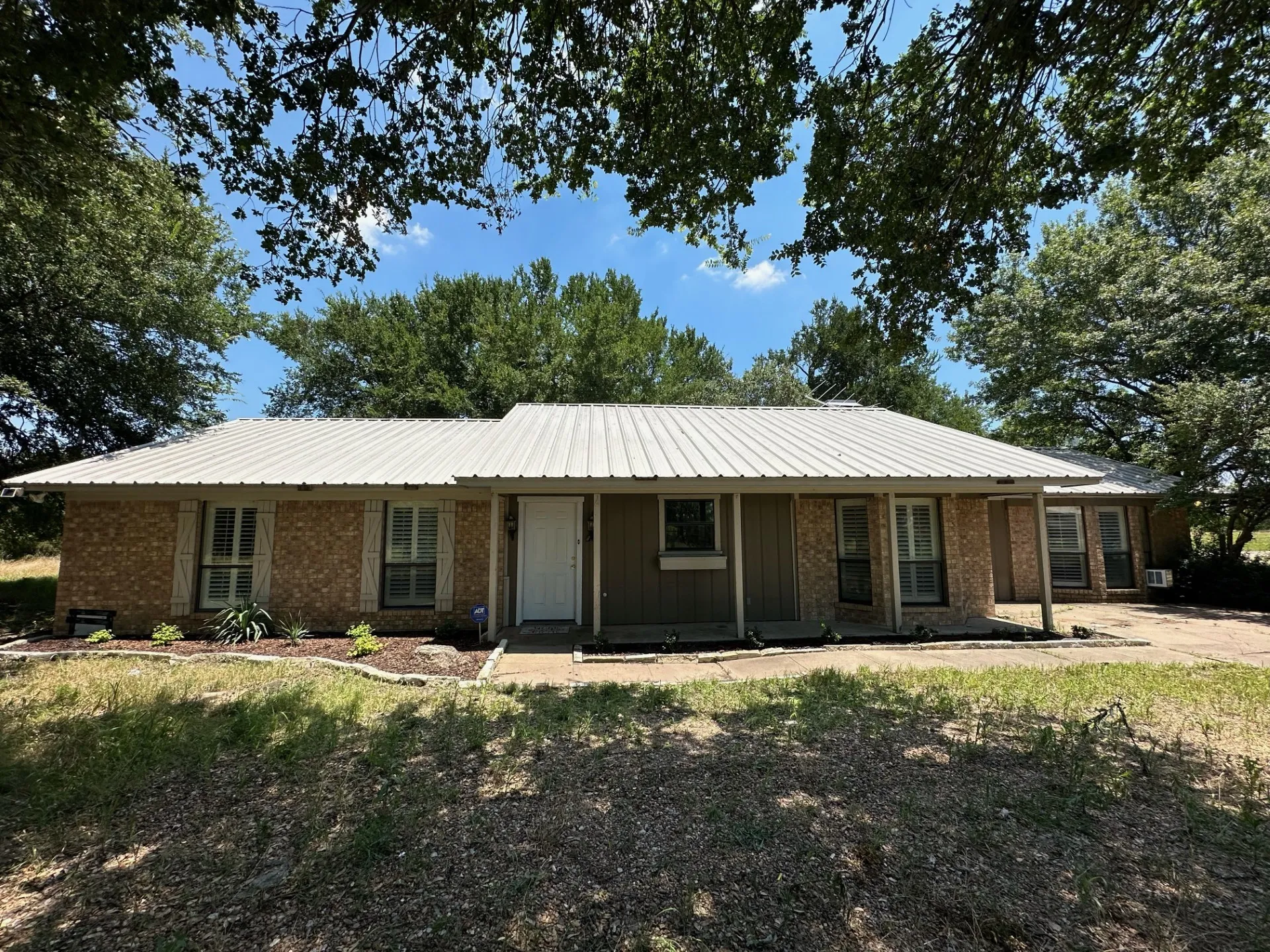 Single Family Residence For Rent in Collin County , 2030 Milrany Lane, Melissa, Texas 75454, 3 Bedroom, 3 Bathroom, Garage spaces, 1,939 Sqft, built in 1982, Preowned, mls#21073396, Real Estate Agent in Melissa, Homes For Rent in Collin county, Homes For Rent in Melissa, Realtor in Melissa Texas, Real Estate Brokerage Independent Realty Texas, Luminita Cordes Realtor