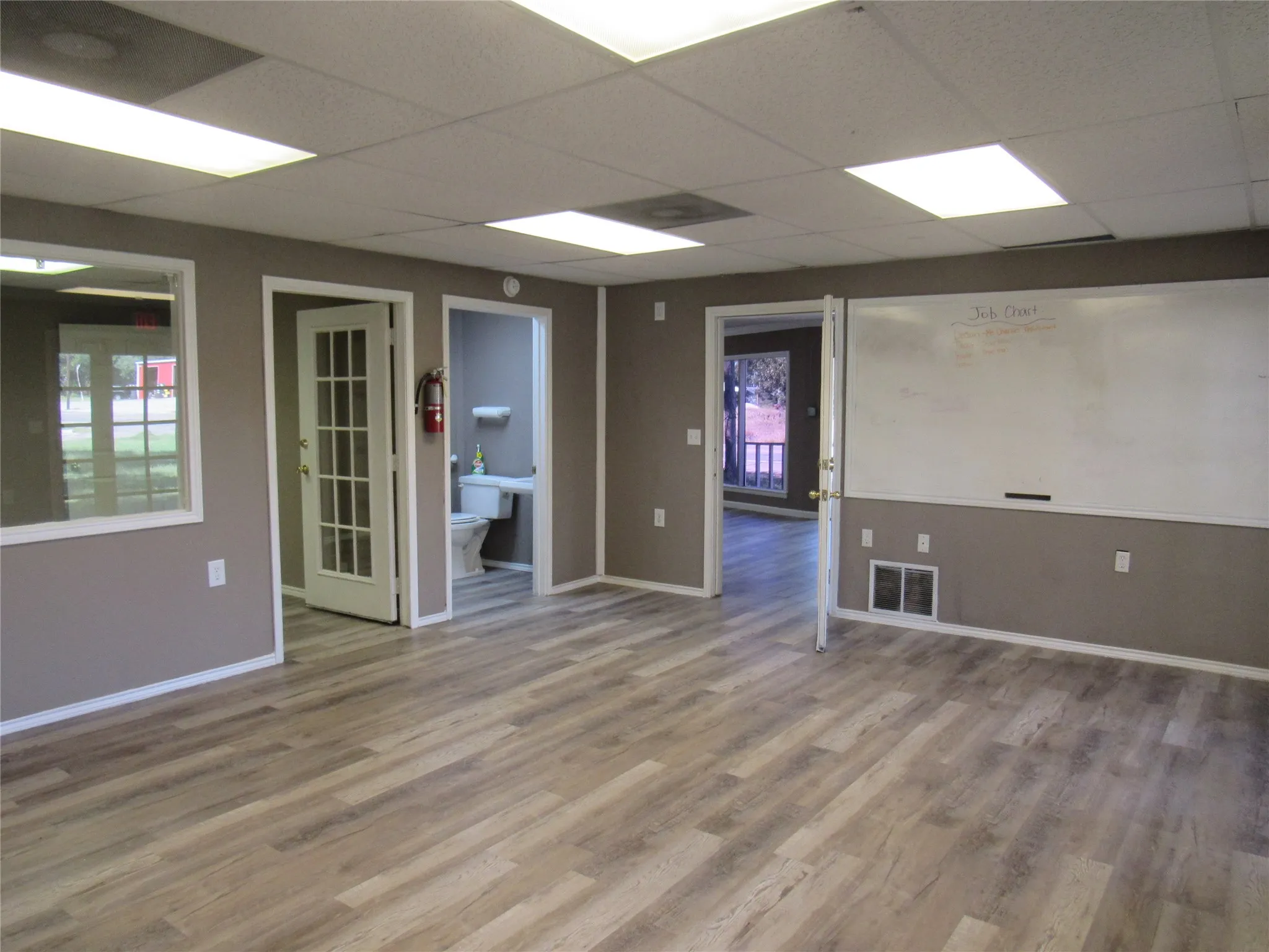 Office For Sale in Fannin County , 1802 N Center Street, Bonham, Texas 75418, 0, 0, Garage spaces, 0 Sqft, built in 1973, Preowned, mls#21068655, Real Estate Agent in Bonham, Homes For Sale in Fannin county, Homes For Sale in Bonham, Realtor in Bonham Texas, Real Estate Brokerage Independent Realty Texas, Luminita Cordes Realtor
