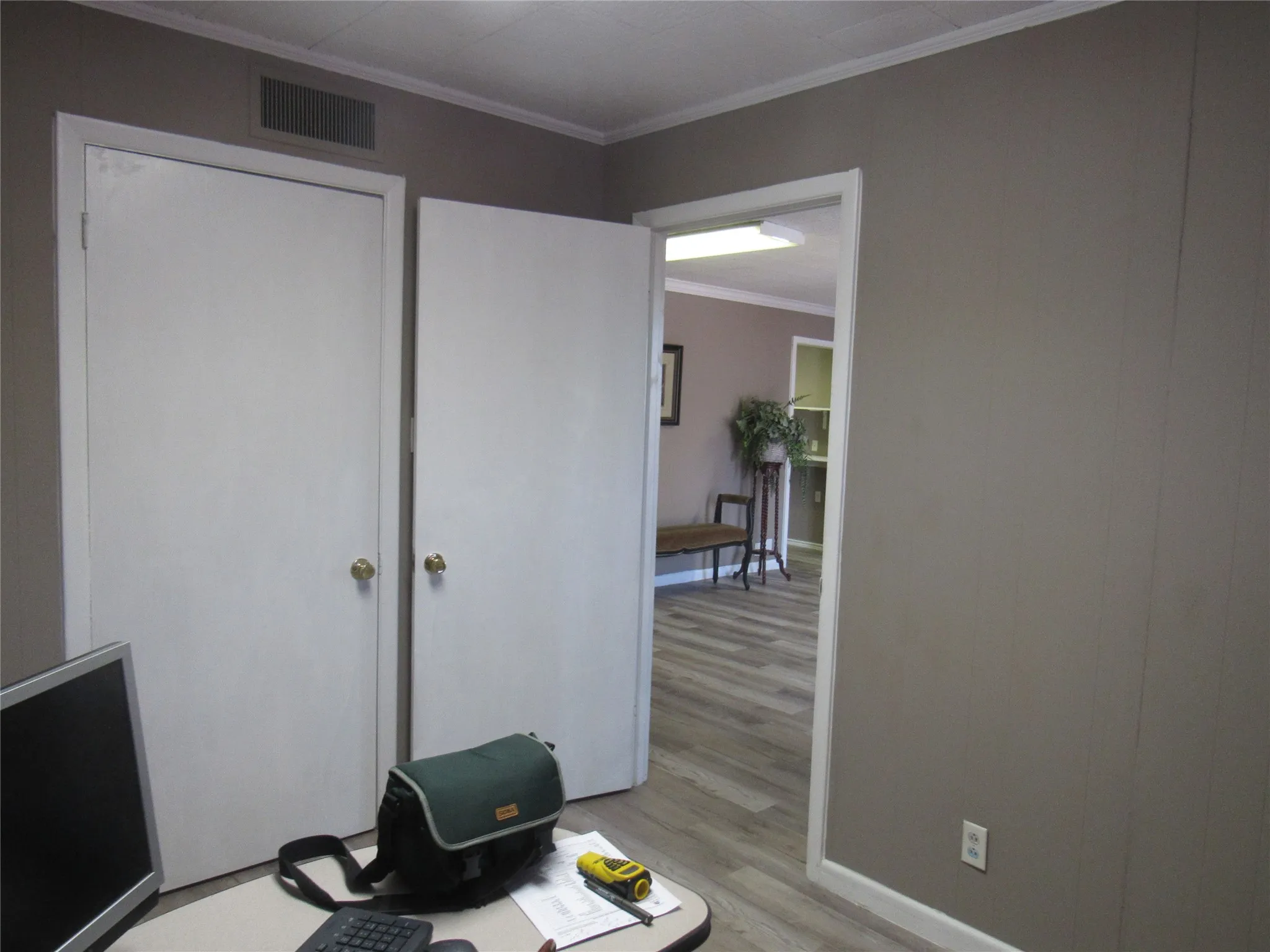 Office For Sale in Fannin County , 1802 N Center Street, Bonham, Texas 75418, 0, 0, Garage spaces, 0 Sqft, built in 1973, Preowned, mls#21068655, Real Estate Agent in Bonham, Homes For Sale in Fannin county, Homes For Sale in Bonham, Realtor in Bonham Texas, Real Estate Brokerage Independent Realty Texas, Luminita Cordes Realtor