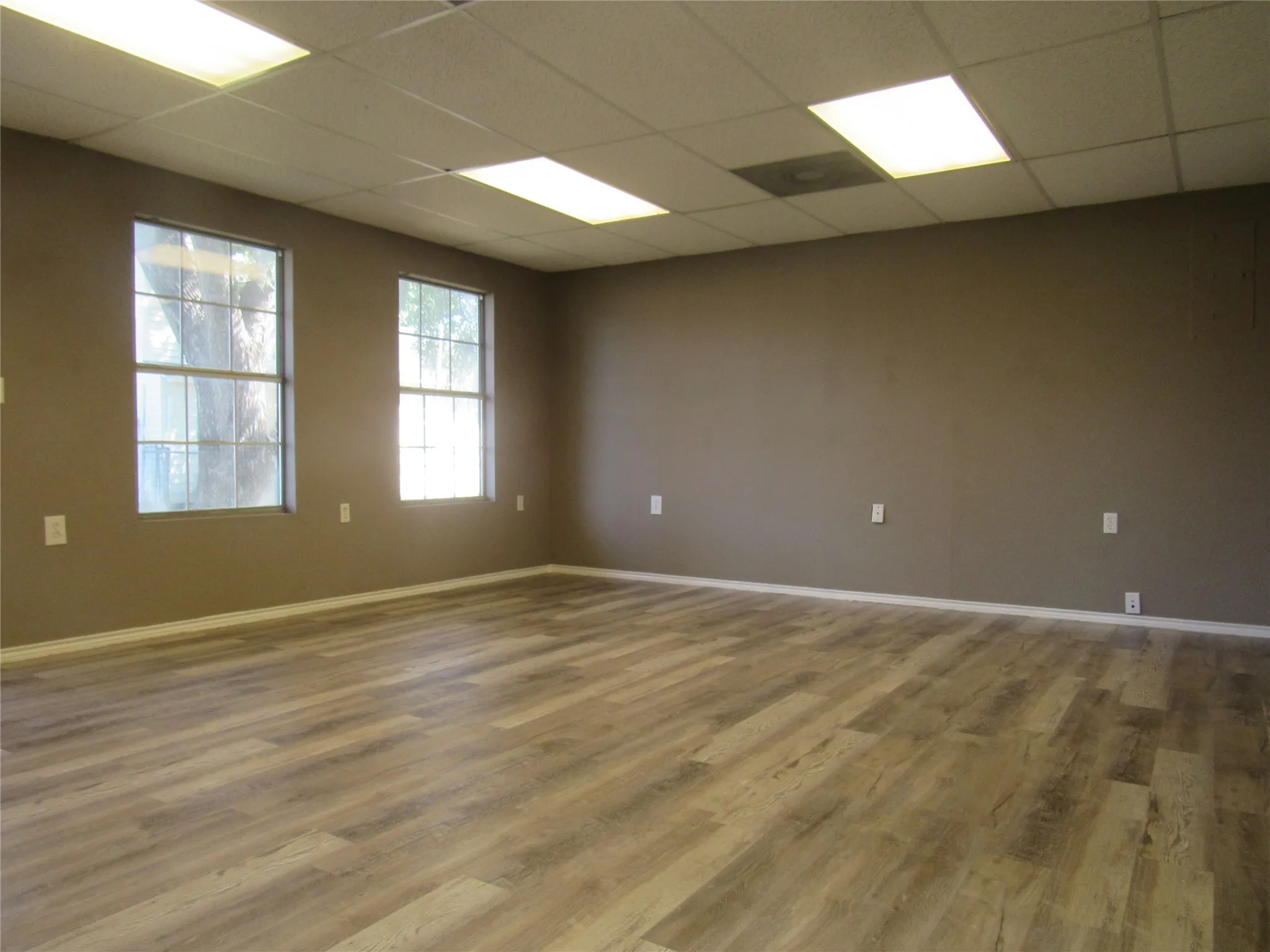 Office For Sale in Fannin County , 1802 N Center Street, Bonham, Texas 75418, 0, 0, Garage spaces, 0 Sqft, built in 1973, Preowned, mls#21068655, Real Estate Agent in Bonham, Homes For Sale in Fannin county, Homes For Sale in Bonham, Realtor in Bonham Texas, Real Estate Brokerage Independent Realty Texas, Luminita Cordes Realtor