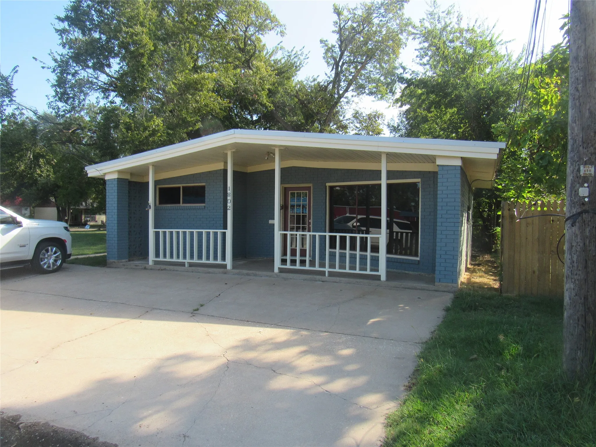 Office For Sale in Fannin County , 1802 N Center Street, Bonham, Texas 75418, 0, 0, Garage spaces, 0 Sqft, built in 1973, Preowned, mls#21068655, Real Estate Agent in Bonham, Homes For Sale in Fannin county, Homes For Sale in Bonham, Realtor in Bonham Texas, Real Estate Brokerage Independent Realty Texas, Luminita Cordes Realtor