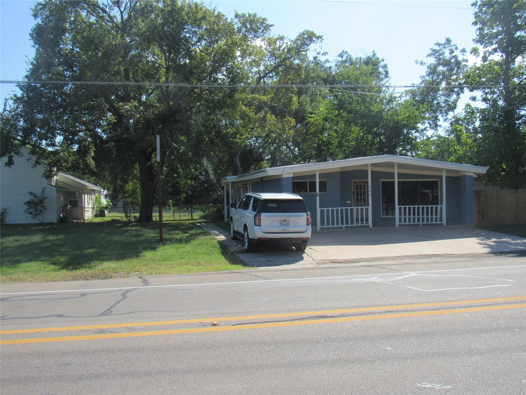 Office For Sale in Fannin County , 1802 N Center Street, Bonham, Texas 75418, 0, 0, Garage spaces, 0 Sqft, built in 1973, Preowned, mls#21068655, Real Estate Agent in Bonham, Homes For Sale in Fannin county, Homes For Sale in Bonham, Realtor in Bonham Texas, Real Estate Brokerage Independent Realty Texas, Luminita Cordes Realtor