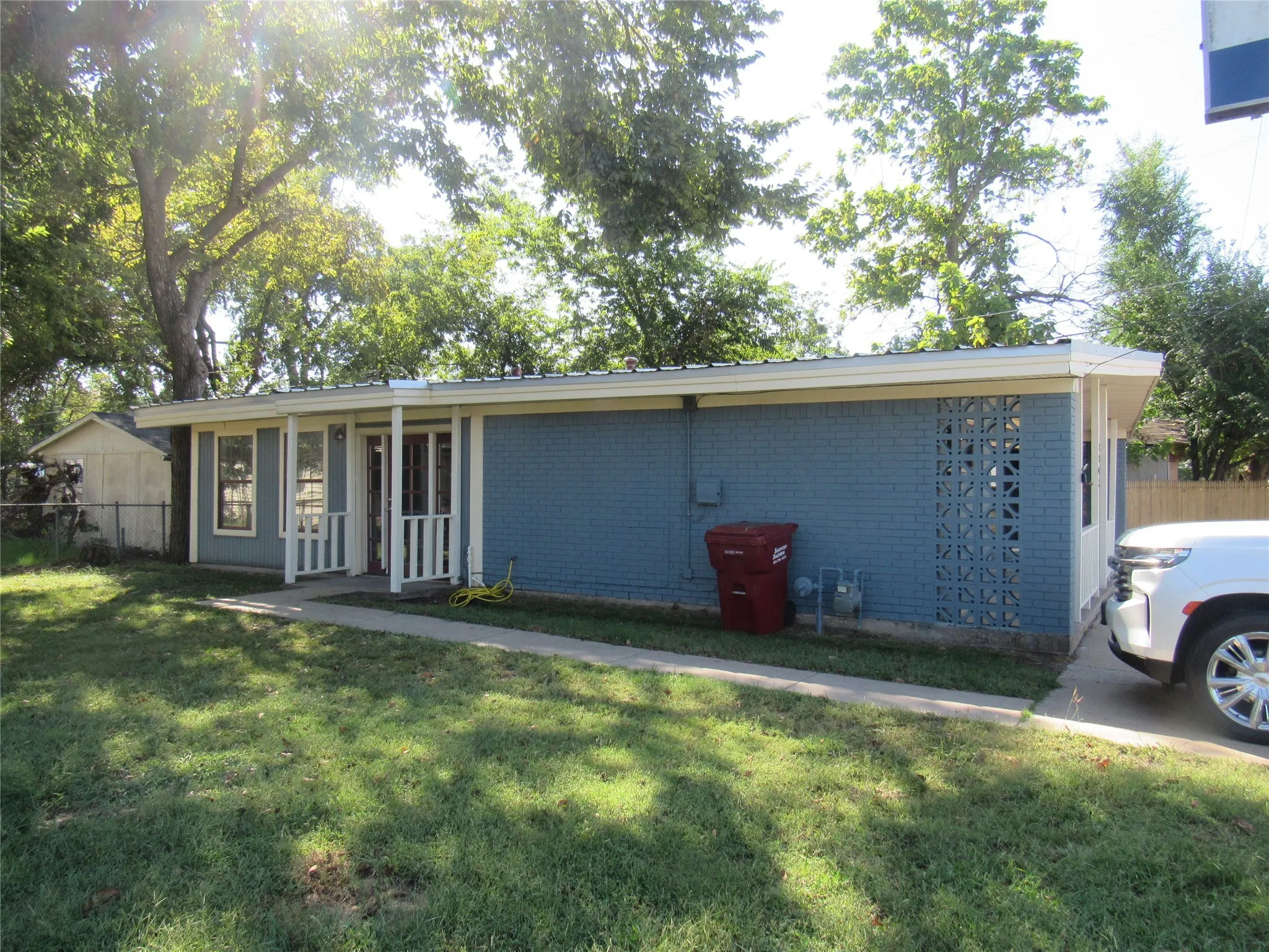 Office For Sale in Fannin County , 1802 N Center Street, Bonham, Texas 75418, 0, 0, Garage spaces, 0 Sqft, built in 1973, Preowned, mls#21068655, Real Estate Agent in Bonham, Homes For Sale in Fannin county, Homes For Sale in Bonham, Realtor in Bonham Texas, Real Estate Brokerage Independent Realty Texas, Luminita Cordes Realtor