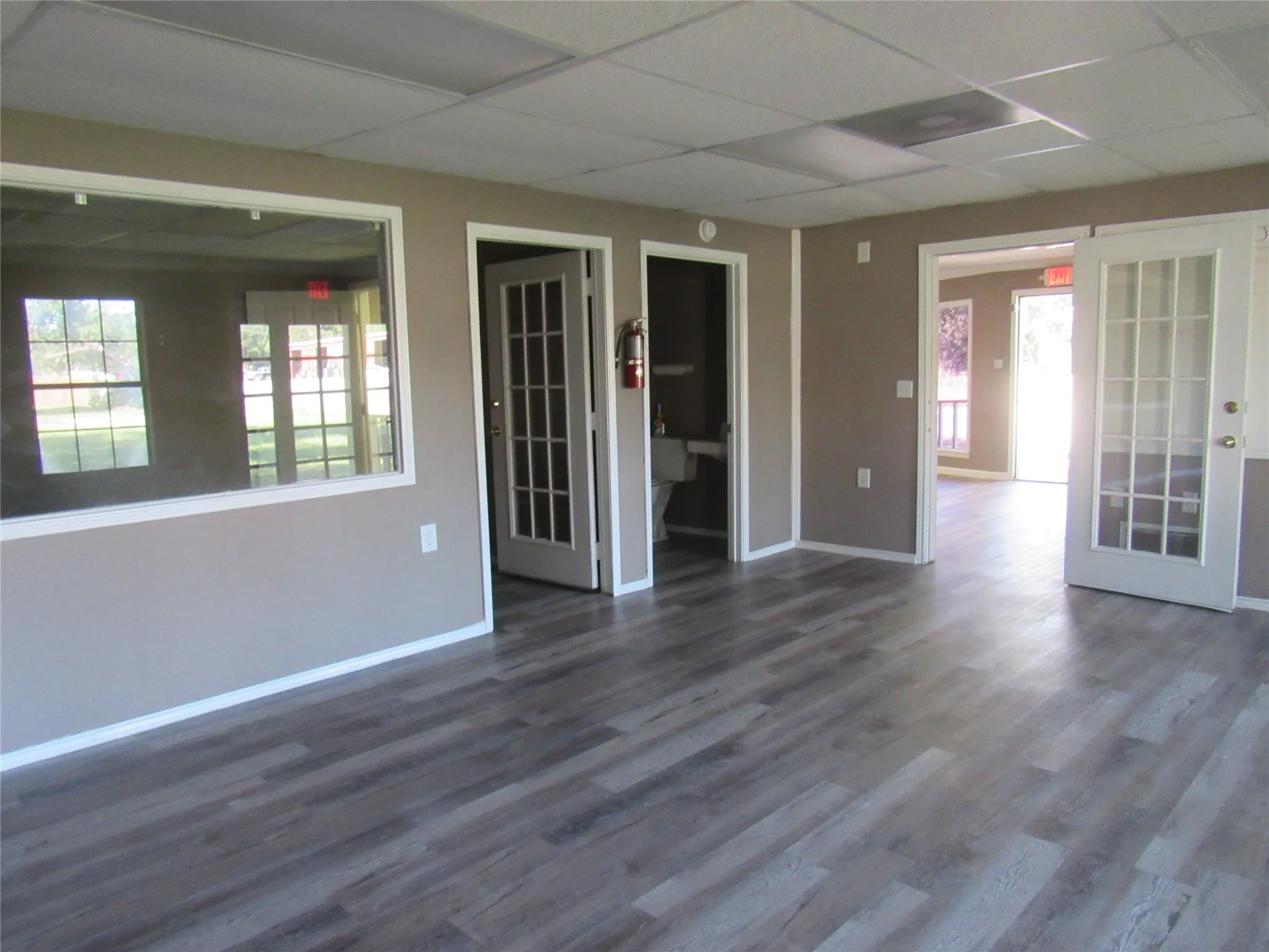 Office For Sale in Fannin County , 1802 N Center Street, Bonham, Texas 75418, 0, 0, Garage spaces, 0 Sqft, built in 1973, Preowned, mls#21068655, Real Estate Agent in Bonham, Homes For Sale in Fannin county, Homes For Sale in Bonham, Realtor in Bonham Texas, Real Estate Brokerage Independent Realty Texas, Luminita Cordes Realtor