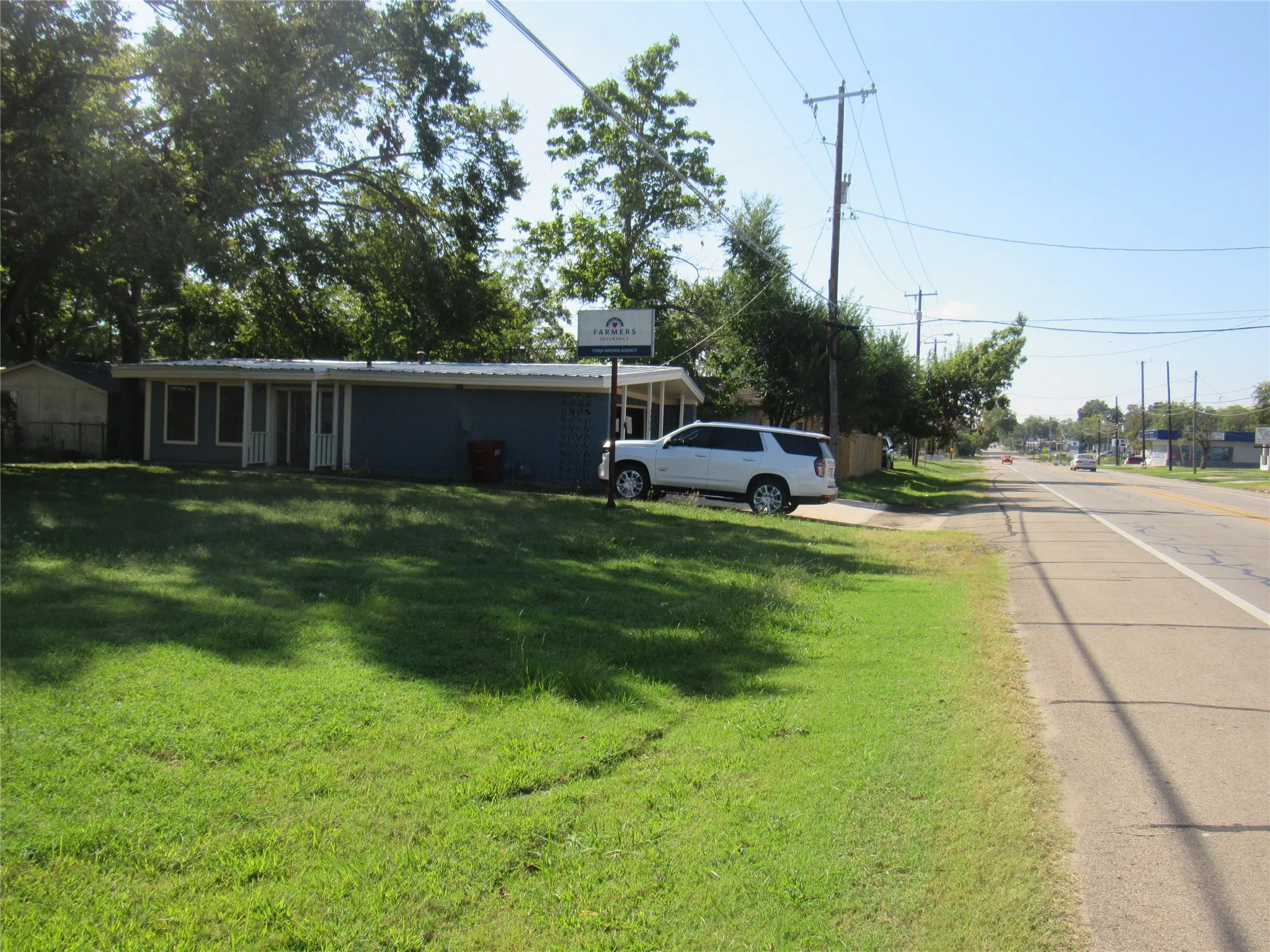 Office For Sale in Fannin County , 1802 N Center Street, Bonham, Texas 75418, 0, 0, Garage spaces, 0 Sqft, built in 1973, Preowned, mls#21068655, Real Estate Agent in Bonham, Homes For Sale in Fannin county, Homes For Sale in Bonham, Realtor in Bonham Texas, Real Estate Brokerage Independent Realty Texas, Luminita Cordes Realtor