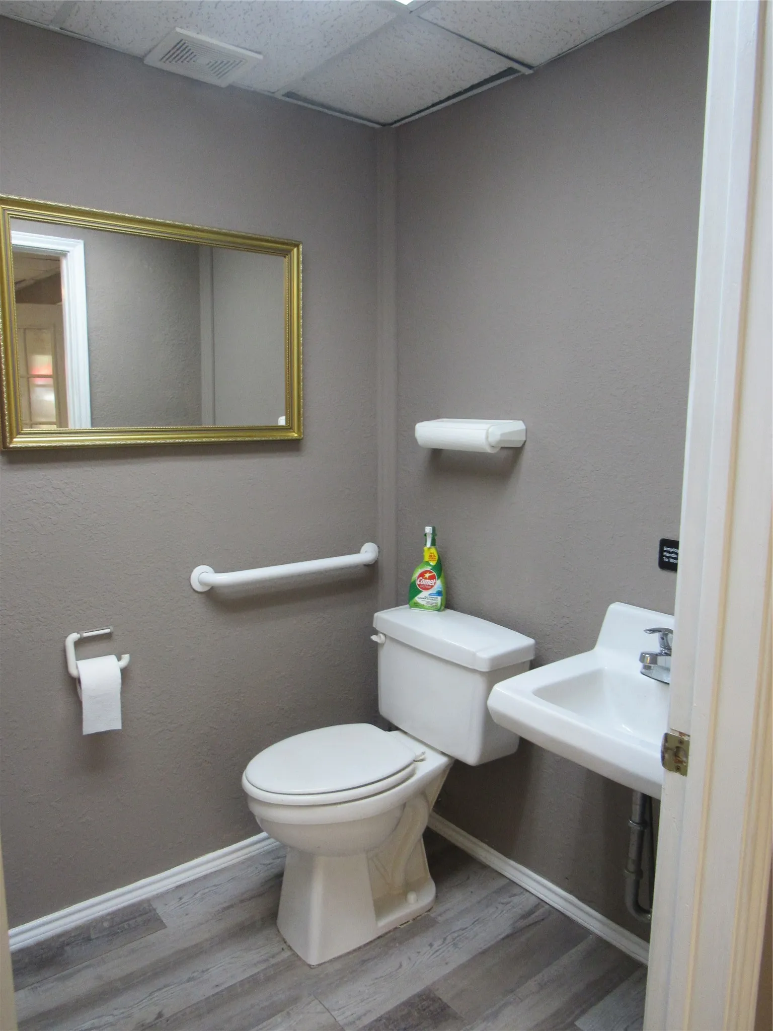 Office For Sale in Fannin County , 1802 N Center Street, Bonham, Texas 75418, 0, 0, Garage spaces, 0 Sqft, built in 1973, Preowned, mls#21068655, Real Estate Agent in Bonham, Homes For Sale in Fannin county, Homes For Sale in Bonham, Realtor in Bonham Texas, Real Estate Brokerage Independent Realty Texas, Luminita Cordes Realtor