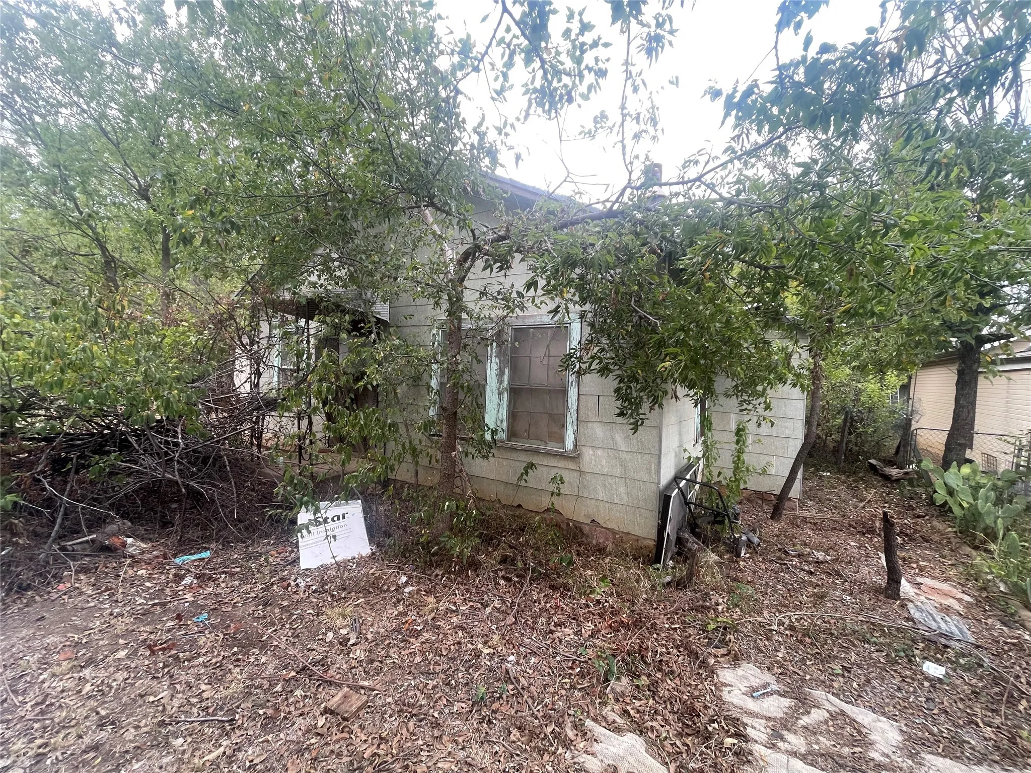 Single Family Residence For Sale in Stephens County , 210 & 212 W 2nd Street, Breckenridge, Texas 76424, 2 Bedroom, 1 Bathroom, 1 Garage spaces, 740 Sqft, built in 0, Preowned, Price $50,000, mls#21073315, Real Estate Agent in Breckenridge, Homes For Sale in Stephens county, Homes For Sale in Breckenridge, Realtor in Breckenridge Texas, Real Estate Brokerage Independent Realty Texas, Luminita Cordes Realtor