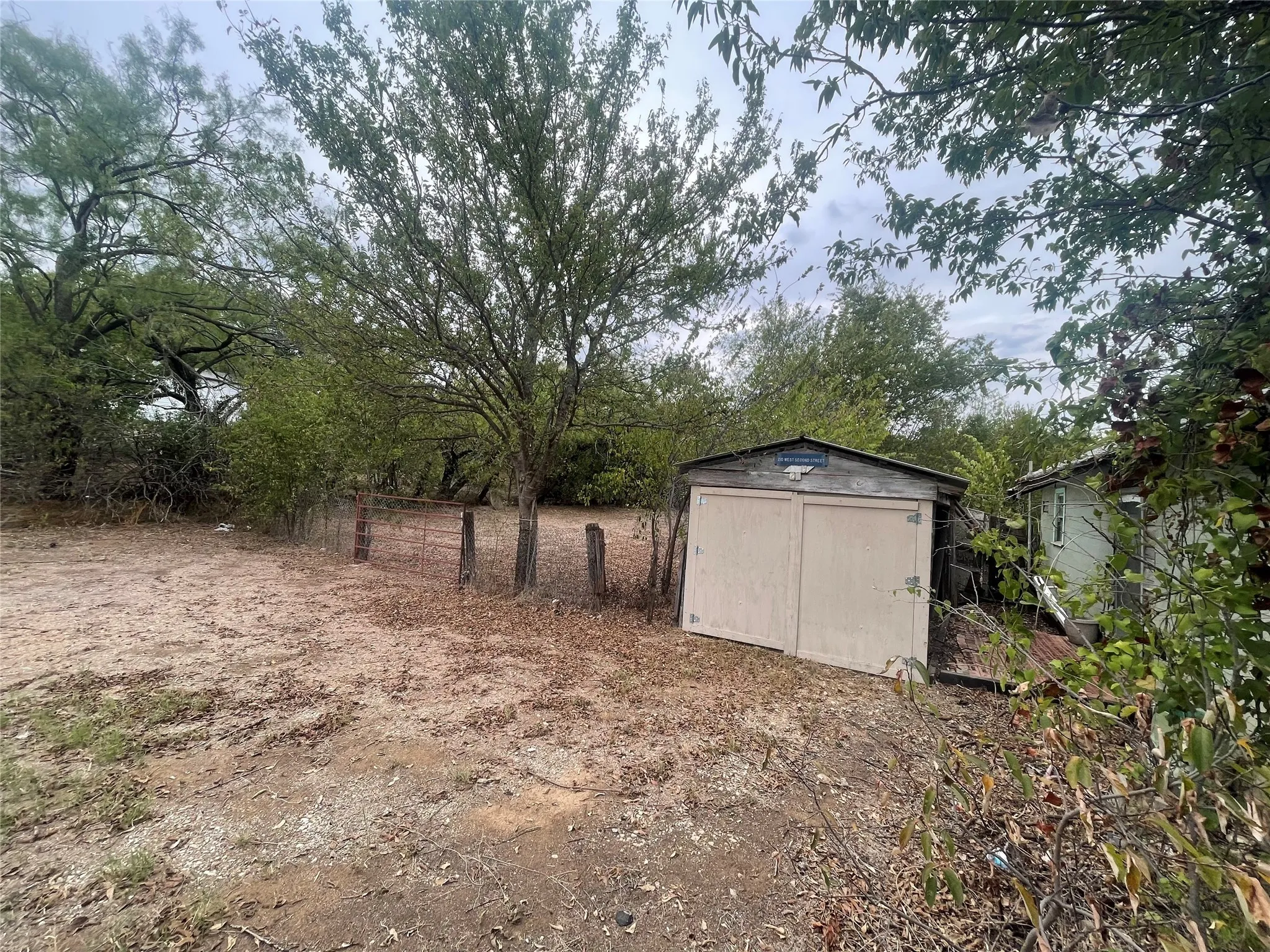 Single Family Residence For Sale in Stephens County , 210 & 212 W 2nd Street, Breckenridge, Texas 76424, 2 Bedroom, 1 Bathroom, 1 Garage spaces, 740 Sqft, built in 0, Preowned, Price $50,000, mls#21073315, Real Estate Agent in Breckenridge, Homes For Sale in Stephens county, Homes For Sale in Breckenridge, Realtor in Breckenridge Texas, Real Estate Brokerage Independent Realty Texas, Luminita Cordes Realtor