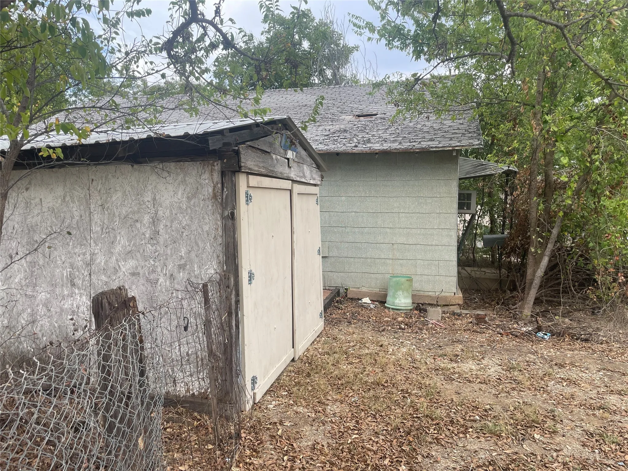 Single Family Residence For Sale in Stephens County , 210 & 212 W 2nd Street, Breckenridge, Texas 76424, 2 Bedroom, 1 Bathroom, 1 Garage spaces, 740 Sqft, built in 0, Preowned, Price $50,000, mls#21073315, Real Estate Agent in Breckenridge, Homes For Sale in Stephens county, Homes For Sale in Breckenridge, Realtor in Breckenridge Texas, Real Estate Brokerage Independent Realty Texas, Luminita Cordes Realtor