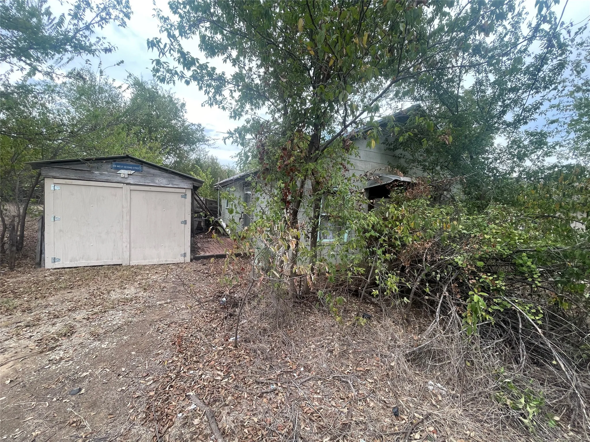 Single Family Residence For Sale in Stephens County , 210 & 212 W 2nd Street, Breckenridge, Texas 76424, 2 Bedroom, 1 Bathroom, 1 Garage spaces, 740 Sqft, built in 0, Preowned, Price $50,000, mls#21073315, Real Estate Agent in Breckenridge, Homes For Sale in Stephens county, Homes For Sale in Breckenridge, Realtor in Breckenridge Texas, Real Estate Brokerage Independent Realty Texas, Luminita Cordes Realtor
