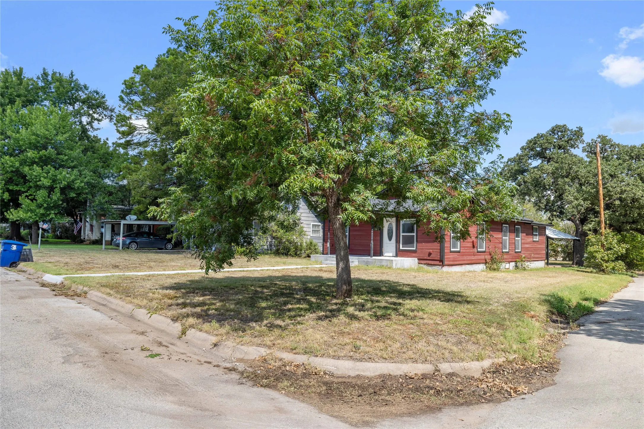 Single Family Residence For Sale in Brown County , 1620 Vincent Street, Brownwood, Texas 76801, 3 Bedroom, 1 Bathroom, Garage spaces, 1,343 Sqft, built in 2023, Preowned, mls#21073481, Real Estate Agent in Brownwood, Homes For Sale in Brown county, Homes For Sale in Brownwood, Realtor in Brownwood Texas, Real Estate Brokerage Independent Realty Texas, Luminita Cordes Realtor