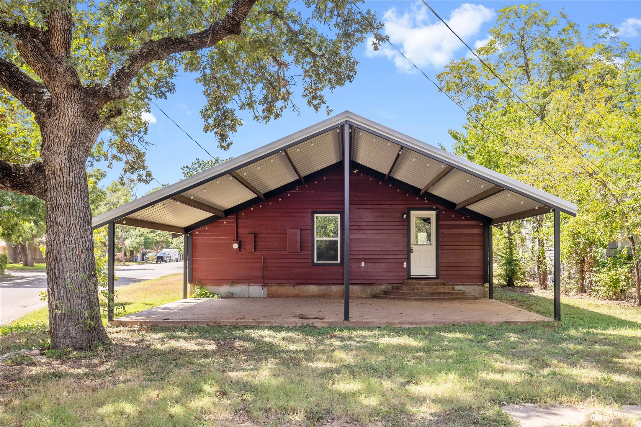 Single Family Residence For Sale in Brown County , 1620 Vincent Street, Brownwood, Texas 76801, 3 Bedroom, 1 Bathroom, Garage spaces, 1,343 Sqft, built in 2023, Preowned, mls#21073481, Real Estate Agent in Brownwood, Homes For Sale in Brown county, Homes For Sale in Brownwood, Realtor in Brownwood Texas, Real Estate Brokerage Independent Realty Texas, Luminita Cordes Realtor