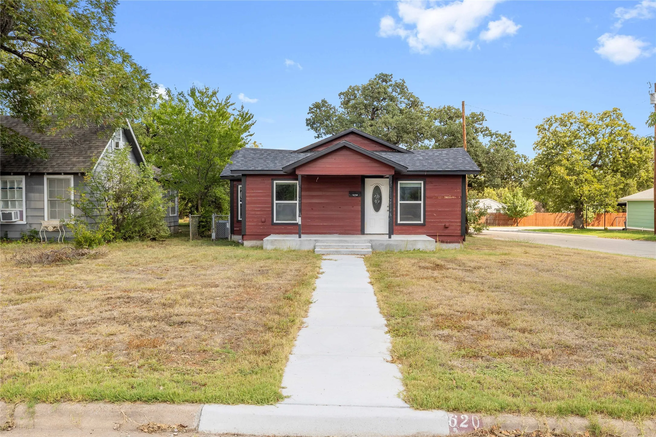 Single Family Residence For Sale in Brown County , 1620 Vincent Street, Brownwood, Texas 76801, 3 Bedroom, 1 Bathroom, Garage spaces, 1,343 Sqft, built in 2023, Preowned, mls#21073481, Real Estate Agent in Brownwood, Homes For Sale in Brown county, Homes For Sale in Brownwood, Realtor in Brownwood Texas, Real Estate Brokerage Independent Realty Texas, Luminita Cordes Realtor