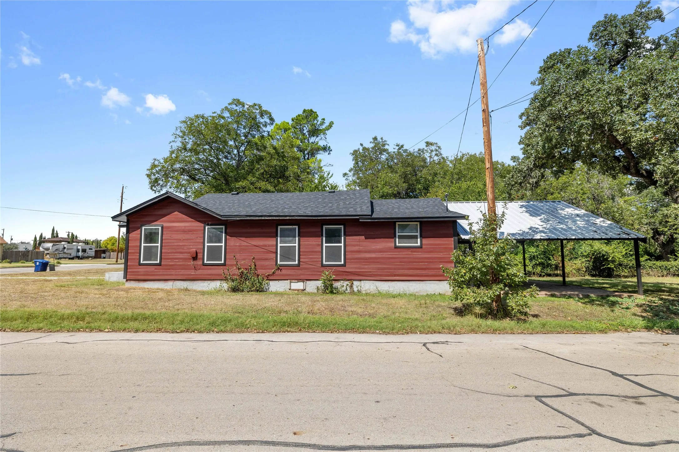 Single Family Residence For Sale in Brown County , 1620 Vincent Street, Brownwood, Texas 76801, 3 Bedroom, 1 Bathroom, Garage spaces, 1,343 Sqft, built in 2023, Preowned, mls#21073481, Real Estate Agent in Brownwood, Homes For Sale in Brown county, Homes For Sale in Brownwood, Realtor in Brownwood Texas, Real Estate Brokerage Independent Realty Texas, Luminita Cordes Realtor