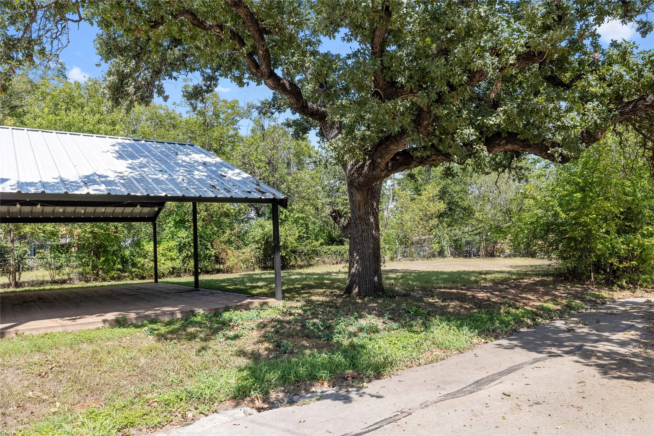 Single Family Residence For Sale in Brown County , 1620 Vincent Street, Brownwood, Texas 76801, 3 Bedroom, 1 Bathroom, Garage spaces, 1,343 Sqft, built in 2023, Preowned, mls#21073481, Real Estate Agent in Brownwood, Homes For Sale in Brown county, Homes For Sale in Brownwood, Realtor in Brownwood Texas, Real Estate Brokerage Independent Realty Texas, Luminita Cordes Realtor