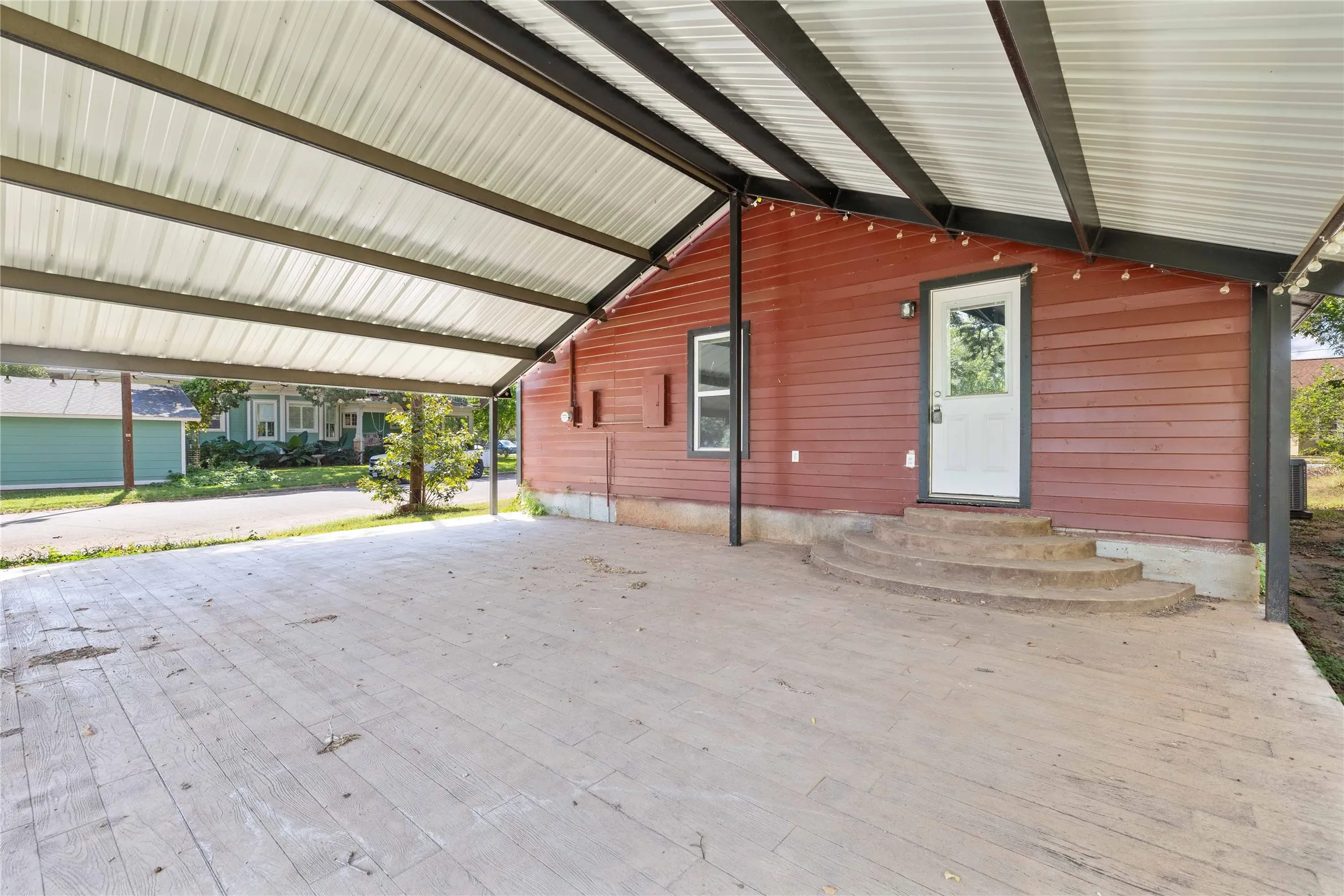 Single Family Residence For Sale in Brown County , 1620 Vincent Street, Brownwood, Texas 76801, 3 Bedroom, 1 Bathroom, Garage spaces, 1,343 Sqft, built in 2023, Preowned, mls#21073481, Real Estate Agent in Brownwood, Homes For Sale in Brown county, Homes For Sale in Brownwood, Realtor in Brownwood Texas, Real Estate Brokerage Independent Realty Texas, Luminita Cordes Realtor