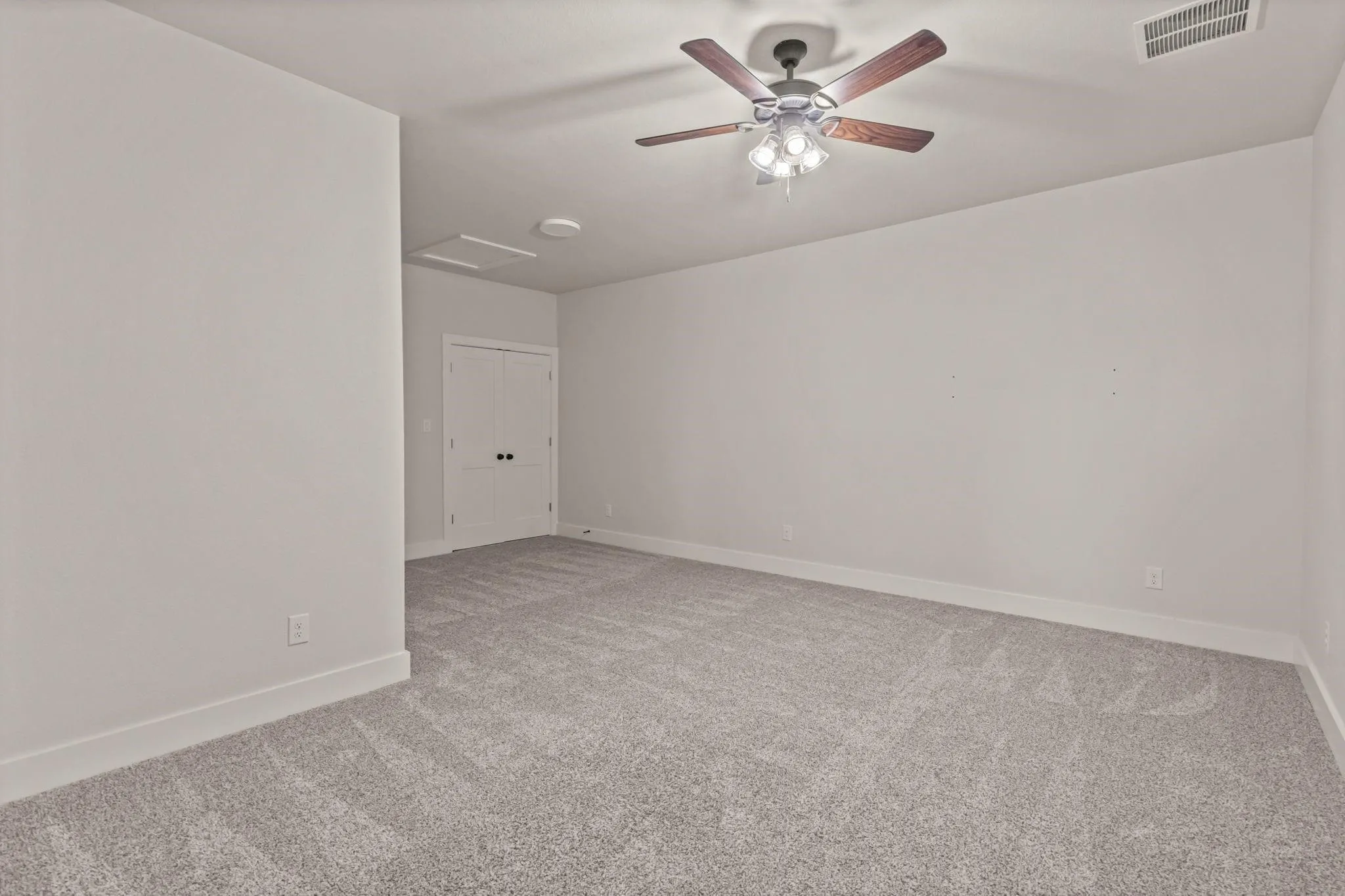 Townhouse For Rent in Parker County , 109 Maddox Place, Aledo, Texas 76008, 4 Bedroom, 4 Bathroom, 2 Garage spaces, 2,534 Sqft, built in 2021, mls#21073633, Real Estate Agent in Aledo, Homes For Rent in Parker county, Homes For Rent in Aledo, Realtor in Aledo Texas, Real Estate Brokerage Independent Realty Texas, Luminita Cordes Realtor