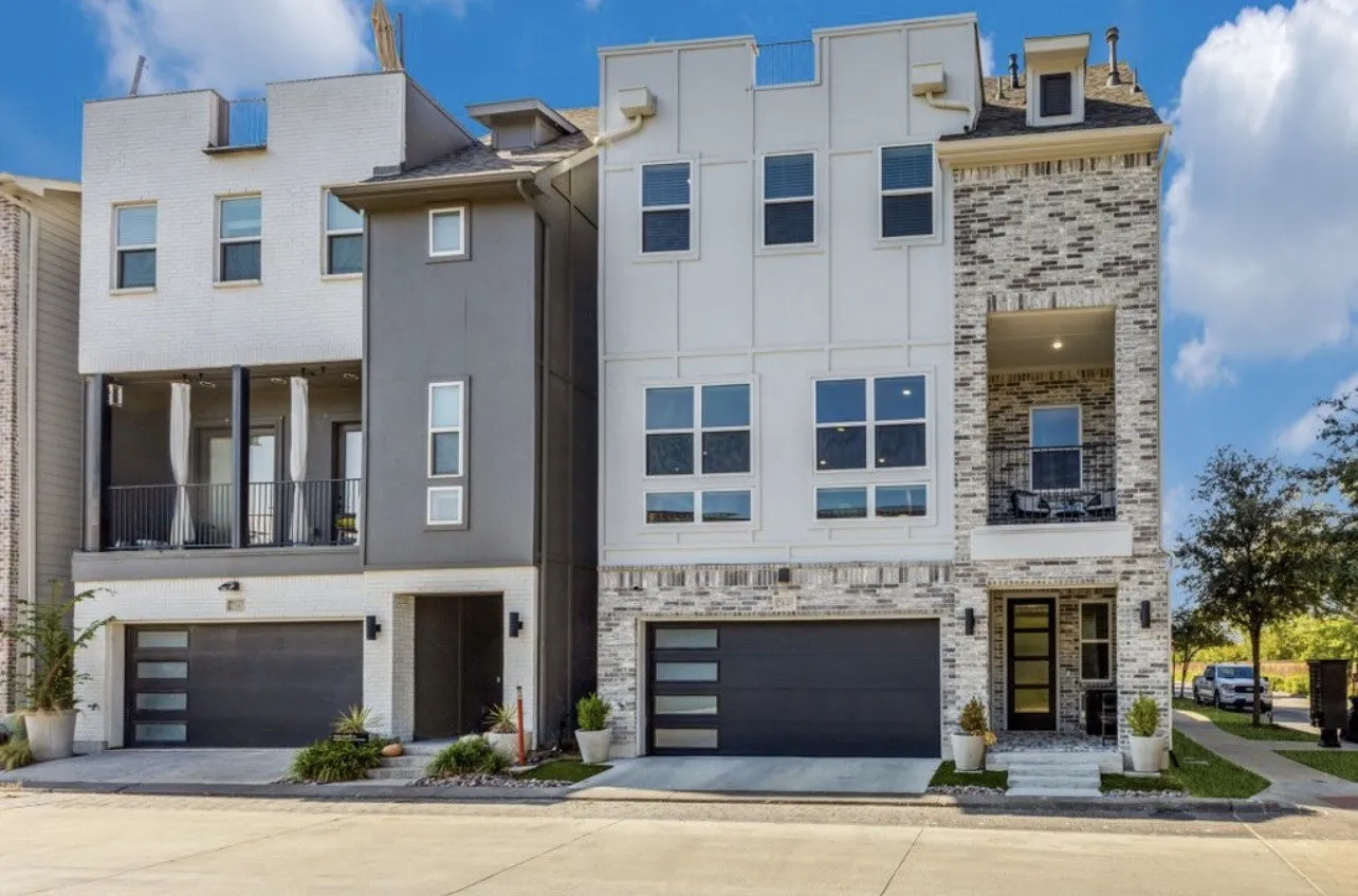 Single Family Residence For Sale in Dallas County , 2649 La Altura Lane, Dallas, Texas 75212, 3 Bedrooms, 4 Bathrooms, 2 Garage spaces, 2,224 Sqft, built in 2023, Preowned, Price $500,000, mls#21070976, Real Estate Agent in Dallas, Homes For Sale in Dallas county, Homes For Sale in Dallas, Realtor in Dallas Texas, Real Estate Brokerage Independent Realty Texas, Luminita Cordes Realtor