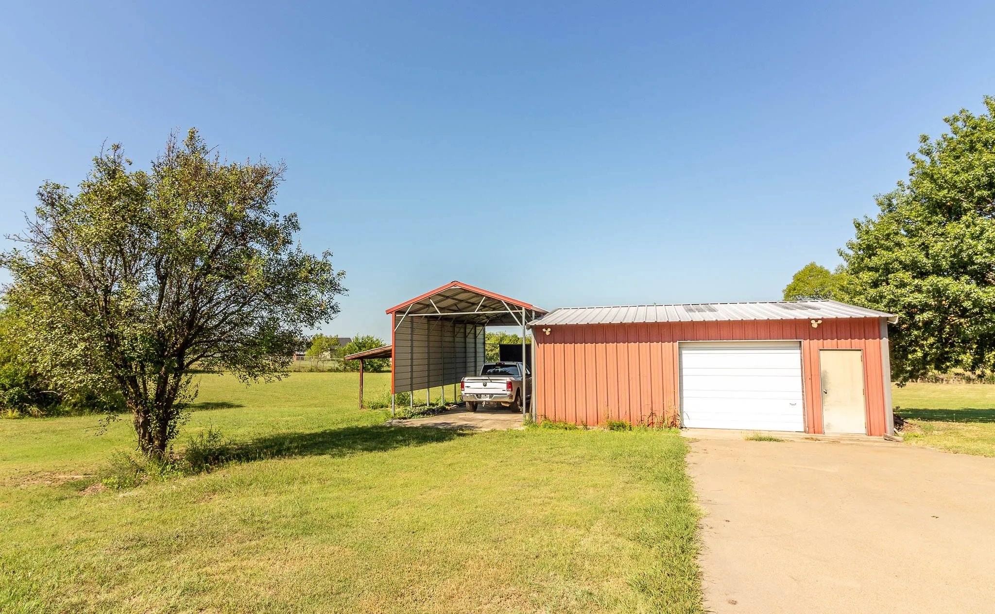 Single Family Residence For Sale in Kaufman County , 1194 Cedar Lane, Kaufman, Texas 75142, 3 Bedroom, 2 Bathroom, 1 Garage spaces, 2,648 Sqft, built in 1994, mls#21072042, Real Estate Agent in Kaufman, Homes For Sale in Kaufman county, Homes For Sale in Kaufman, Realtor in Kaufman Texas, Real Estate Brokerage Independent Realty Texas, Luminita Cordes Realtor