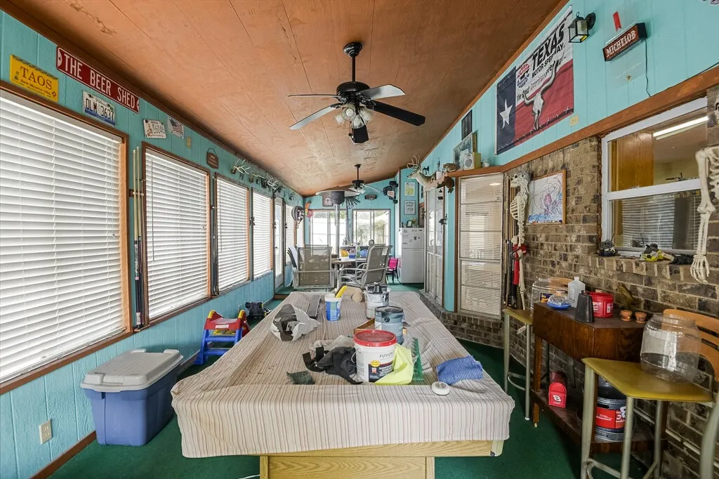 Single Family Residence For Sale in Ellis County , 111 Kirk Road, Midlothian, Texas 76065, 4 Bedroom, 2 Bathroom, Garage spaces, 2,191 Sqft, built in 1978, Preowned, mls#21066814, Real Estate Agent in Midlothian, Homes For Sale in Ellis county, Homes For Sale in Midlothian, Realtor in Midlothian Texas, Real Estate Brokerage Independent Realty Texas, Luminita Cordes Realtor