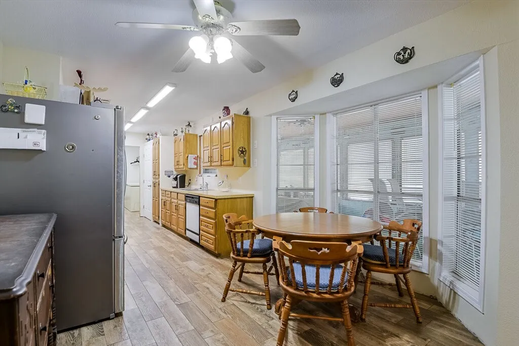 Single Family Residence For Sale in Ellis County , 111 Kirk Road, Midlothian, Texas 76065, 4 Bedroom, 2 Bathroom, Garage spaces, 2,191 Sqft, built in 1978, Preowned, mls#21066814, Real Estate Agent in Midlothian, Homes For Sale in Ellis county, Homes For Sale in Midlothian, Realtor in Midlothian Texas, Real Estate Brokerage Independent Realty Texas, Luminita Cordes Realtor