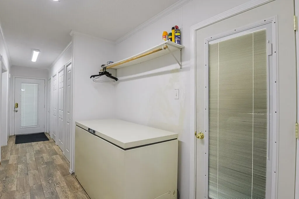 Single Family Residence For Sale in Ellis County , 111 Kirk Road, Midlothian, Texas 76065, 4 Bedroom, 2 Bathroom, Garage spaces, 2,191 Sqft, built in 1978, Preowned, mls#21066814, Real Estate Agent in Midlothian, Homes For Sale in Ellis county, Homes For Sale in Midlothian, Realtor in Midlothian Texas, Real Estate Brokerage Independent Realty Texas, Luminita Cordes Realtor