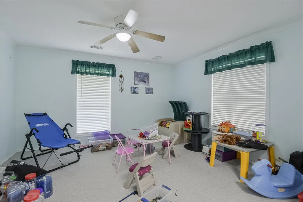 Single Family Residence For Sale in Ellis County , 111 Kirk Road, Midlothian, Texas 76065, 4 Bedroom, 2 Bathroom, Garage spaces, 2,191 Sqft, built in 1978, Preowned, mls#21066814, Real Estate Agent in Midlothian, Homes For Sale in Ellis county, Homes For Sale in Midlothian, Realtor in Midlothian Texas, Real Estate Brokerage Independent Realty Texas, Luminita Cordes Realtor