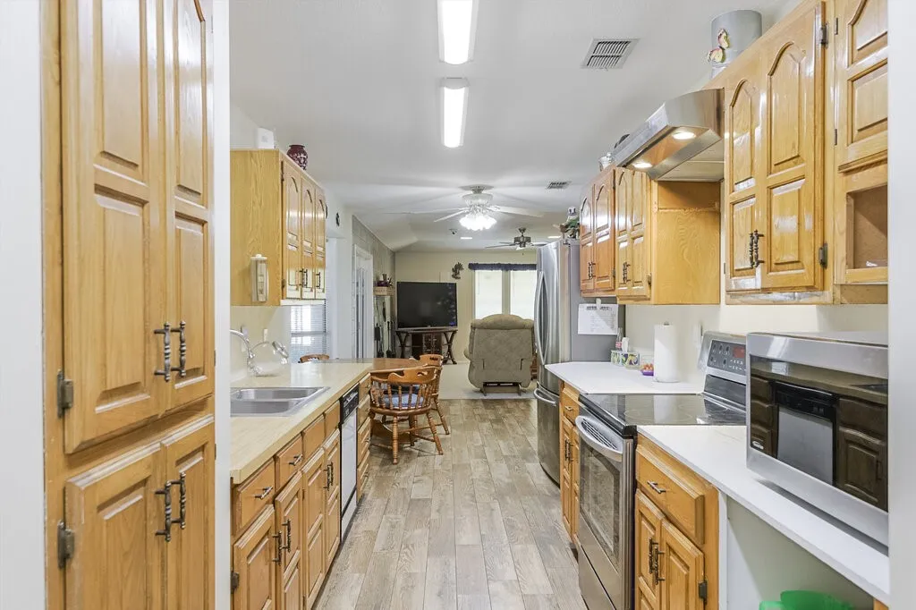 Single Family Residence For Sale in Ellis County , 111 Kirk Road, Midlothian, Texas 76065, 4 Bedroom, 2 Bathroom, Garage spaces, 2,191 Sqft, built in 1978, Preowned, mls#21066814, Real Estate Agent in Midlothian, Homes For Sale in Ellis county, Homes For Sale in Midlothian, Realtor in Midlothian Texas, Real Estate Brokerage Independent Realty Texas, Luminita Cordes Realtor