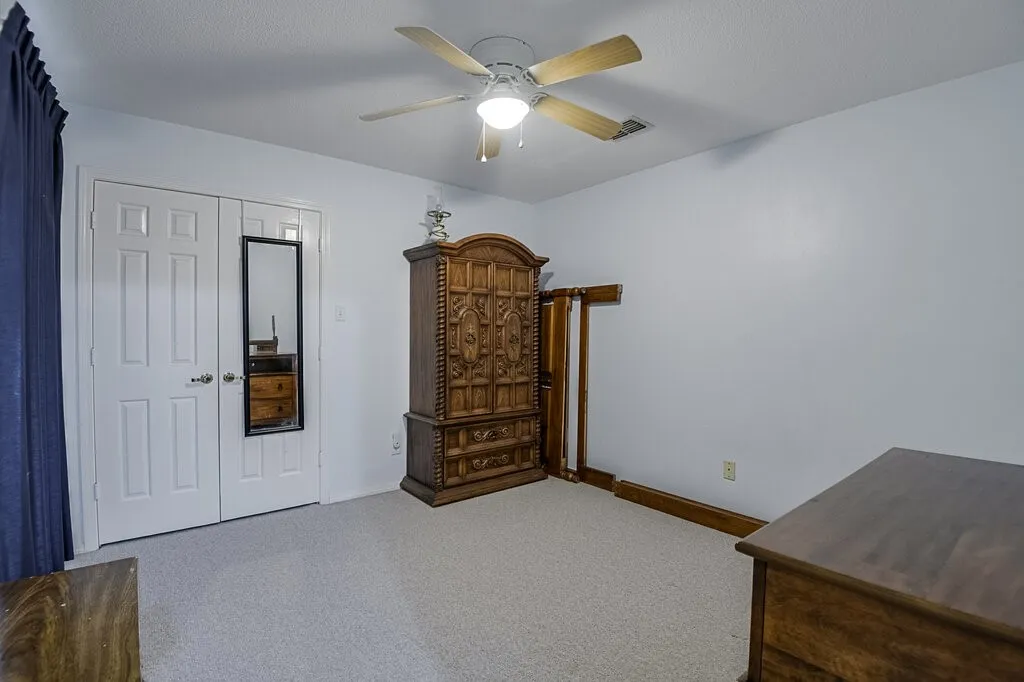 Single Family Residence For Sale in Ellis County , 111 Kirk Road, Midlothian, Texas 76065, 4 Bedroom, 2 Bathroom, Garage spaces, 2,191 Sqft, built in 1978, Preowned, mls#21066814, Real Estate Agent in Midlothian, Homes For Sale in Ellis county, Homes For Sale in Midlothian, Realtor in Midlothian Texas, Real Estate Brokerage Independent Realty Texas, Luminita Cordes Realtor