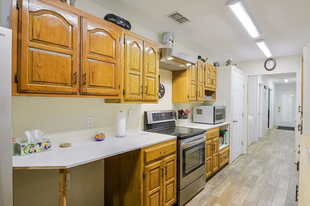 Single Family Residence For Sale in Ellis County , 111 Kirk Road, Midlothian, Texas 76065, 4 Bedroom, 2 Bathroom, Garage spaces, 2,191 Sqft, built in 1978, Preowned, mls#21066814, Real Estate Agent in Midlothian, Homes For Sale in Ellis county, Homes For Sale in Midlothian, Realtor in Midlothian Texas, Real Estate Brokerage Independent Realty Texas, Luminita Cordes Realtor