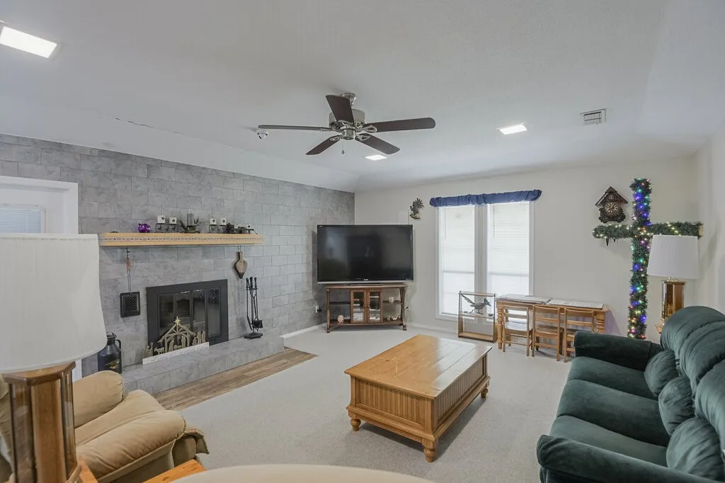 Single Family Residence For Sale in Ellis County , 111 Kirk Road, Midlothian, Texas 76065, 4 Bedroom, 2 Bathroom, Garage spaces, 2,191 Sqft, built in 1978, Preowned, mls#21066814, Real Estate Agent in Midlothian, Homes For Sale in Ellis county, Homes For Sale in Midlothian, Realtor in Midlothian Texas, Real Estate Brokerage Independent Realty Texas, Luminita Cordes Realtor