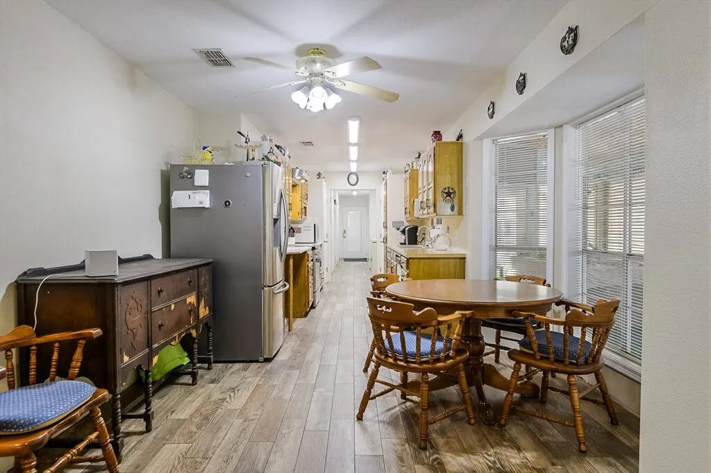 Single Family Residence For Sale in Ellis County , 111 Kirk Road, Midlothian, Texas 76065, 4 Bedroom, 2 Bathroom, Garage spaces, 2,191 Sqft, built in 1978, Preowned, mls#21066814, Real Estate Agent in Midlothian, Homes For Sale in Ellis county, Homes For Sale in Midlothian, Realtor in Midlothian Texas, Real Estate Brokerage Independent Realty Texas, Luminita Cordes Realtor