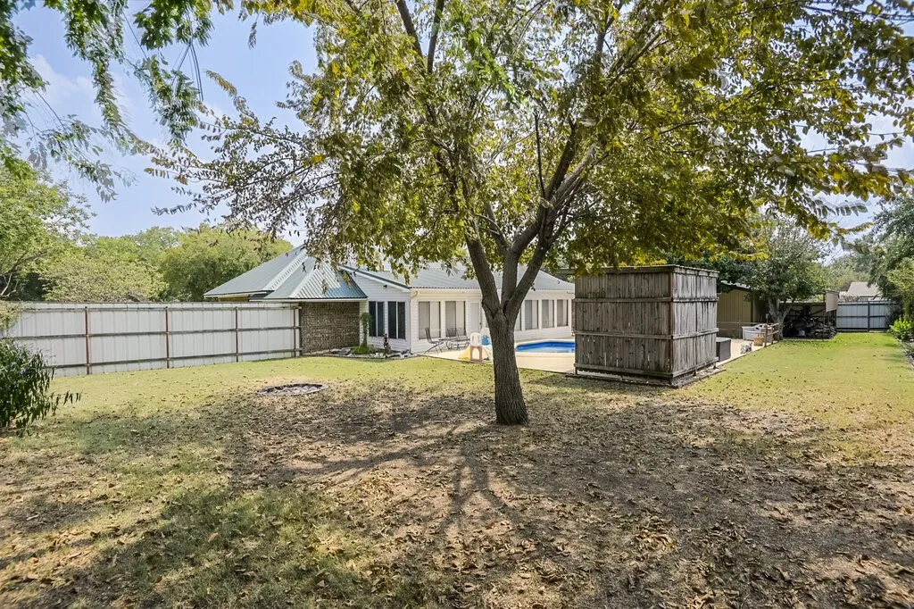 Single Family Residence For Sale in Ellis County , 111 Kirk Road, Midlothian, Texas 76065, 4 Bedroom, 2 Bathroom, Garage spaces, 2,191 Sqft, built in 1978, Preowned, mls#21066814, Real Estate Agent in Midlothian, Homes For Sale in Ellis county, Homes For Sale in Midlothian, Realtor in Midlothian Texas, Real Estate Brokerage Independent Realty Texas, Luminita Cordes Realtor